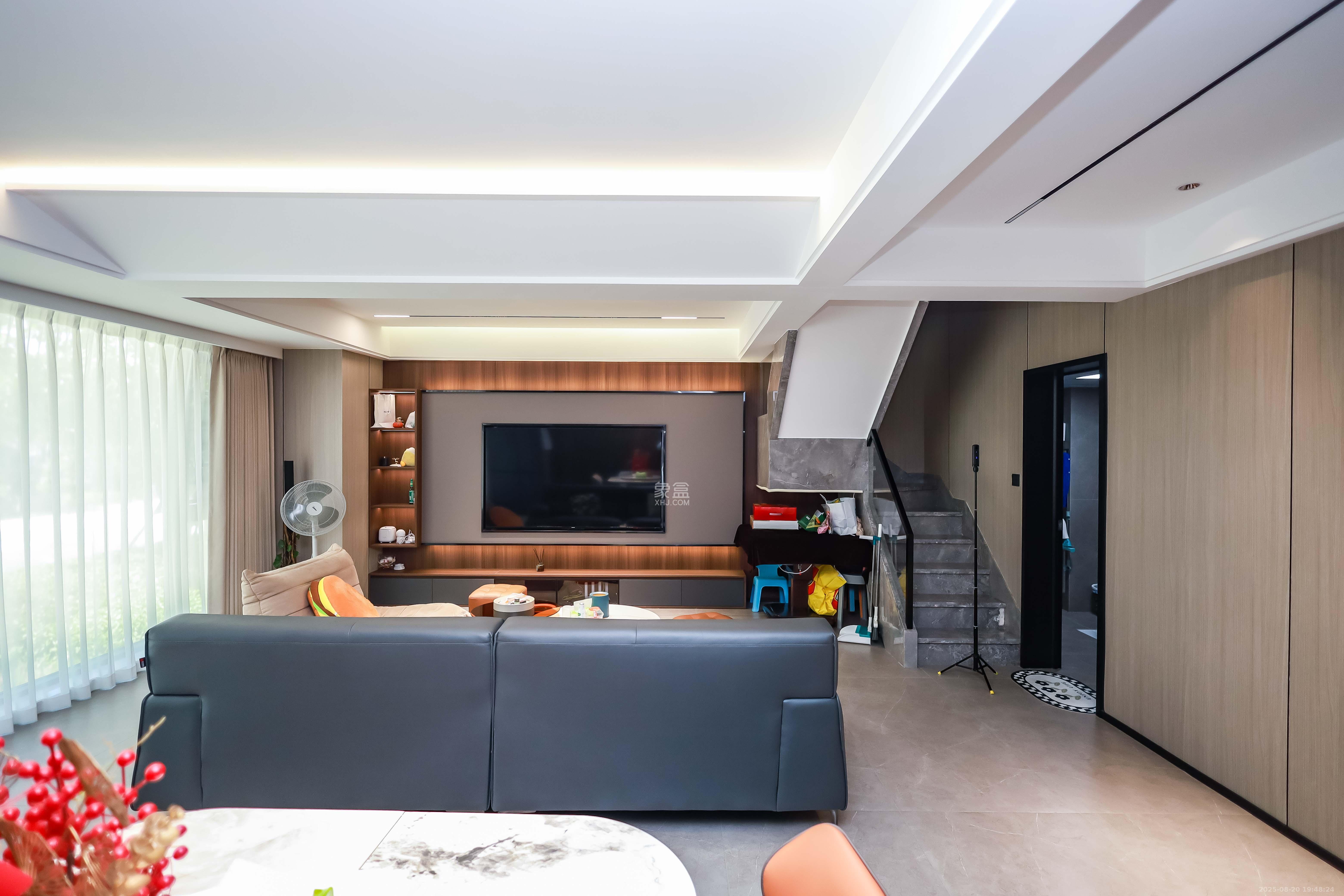 麓谷山湖郡  3室2厅2卫    155.5万 麓谷山湖郡  3室2厅2卫    155.5万客厅