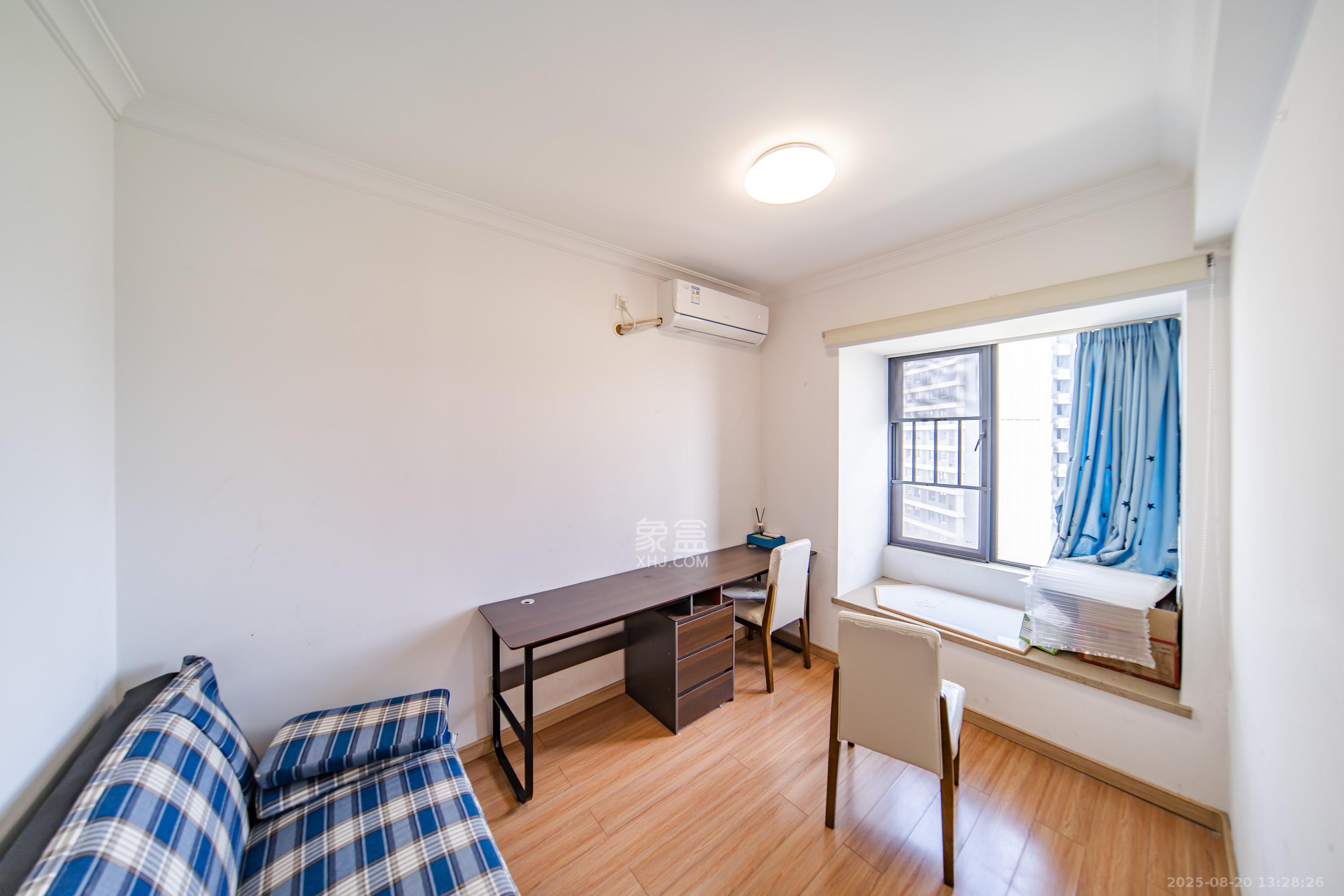 万科金域缇香 3室2厅2卫 140.0万 万科金域缇香 3室2厅2卫 140.0万卧室