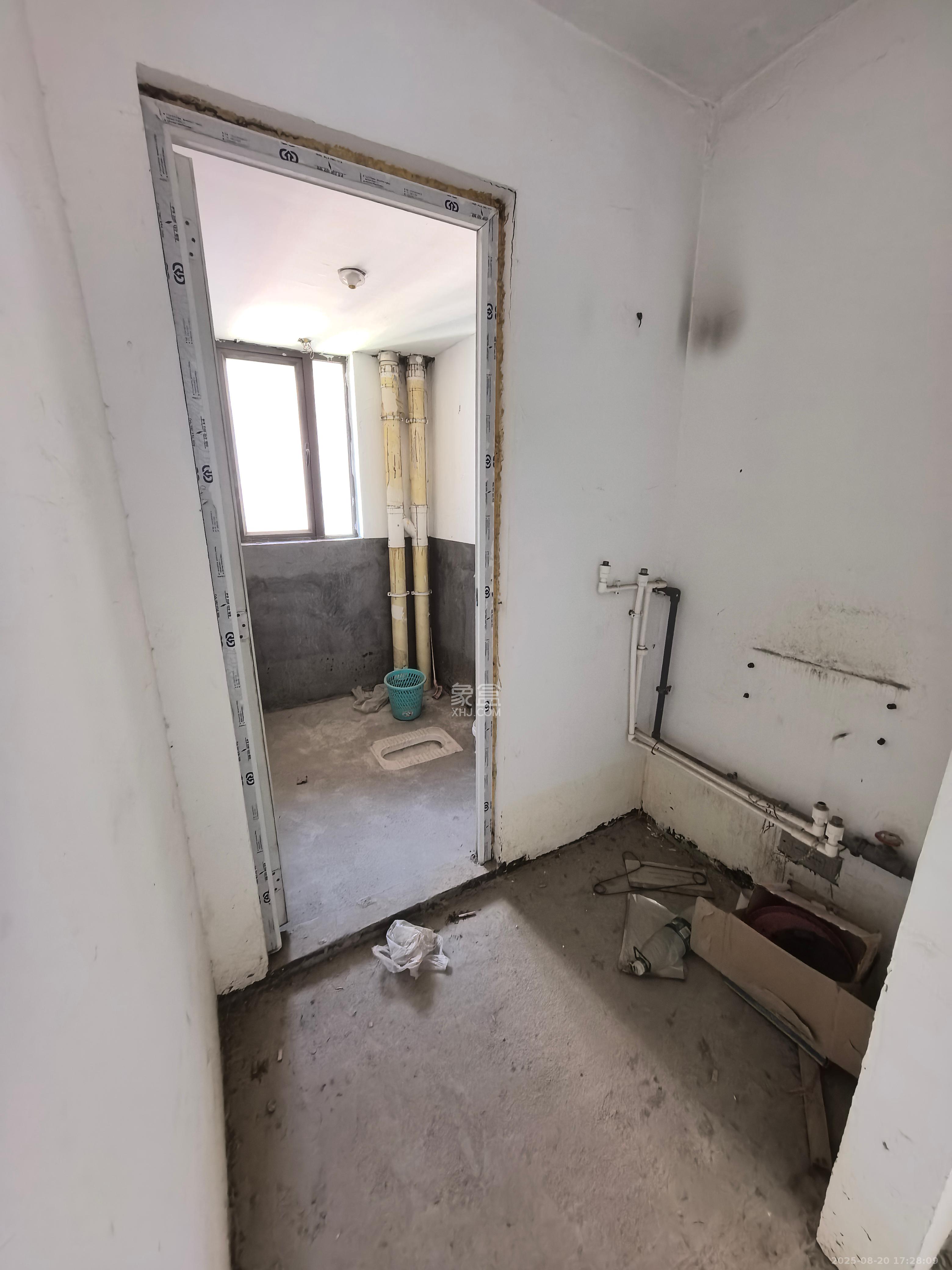 金色溪泉湾  3室2厅2卫    1600.0元/月室内图