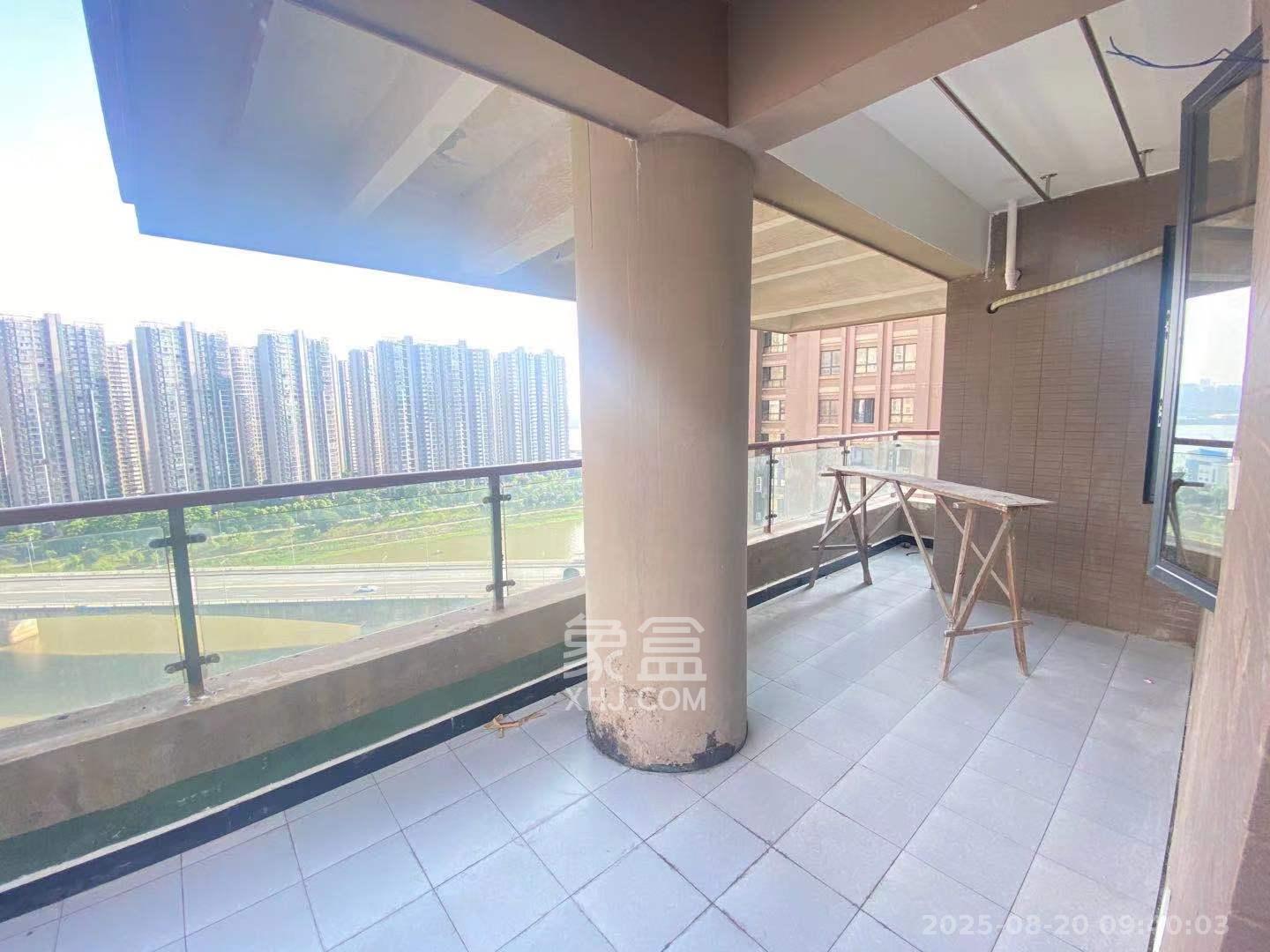 双湾国际（湘江御景花园）  3室2厅2卫   2300.00元/月室内图