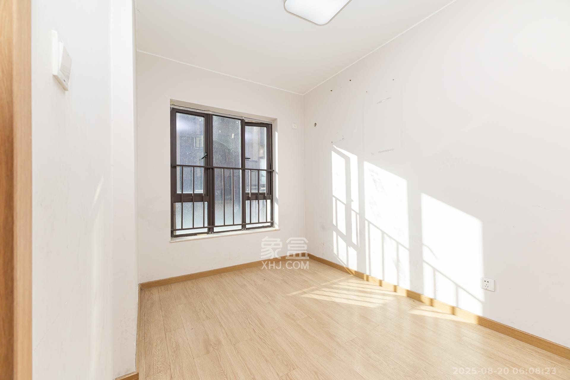 时代倾城二期  2室2厅1卫    60.0万卧室