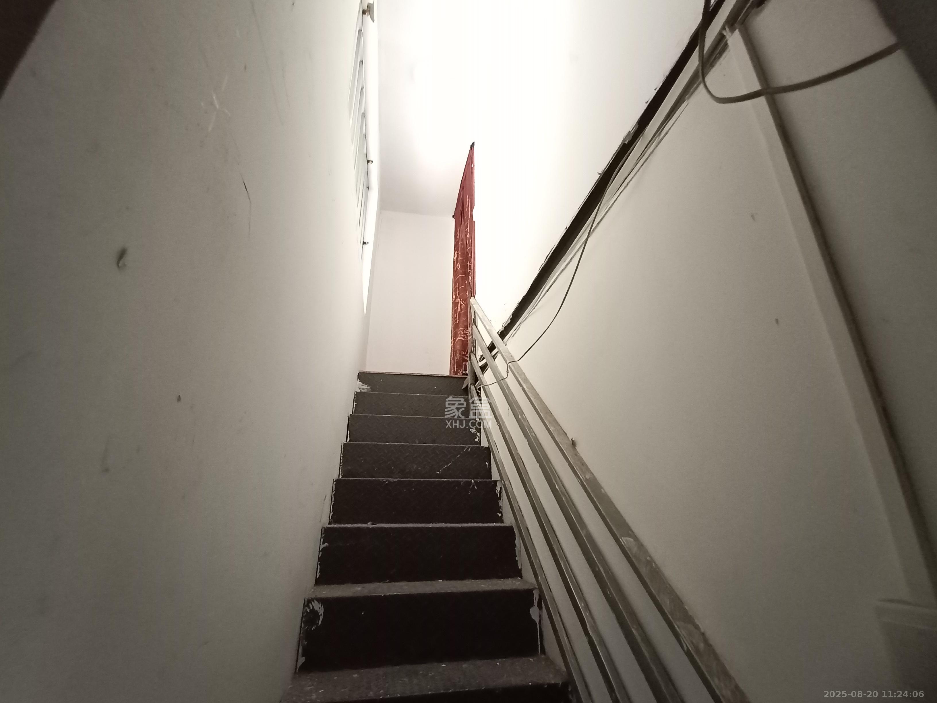 新诚小区   125.9㎡      3600.0元/月室内图