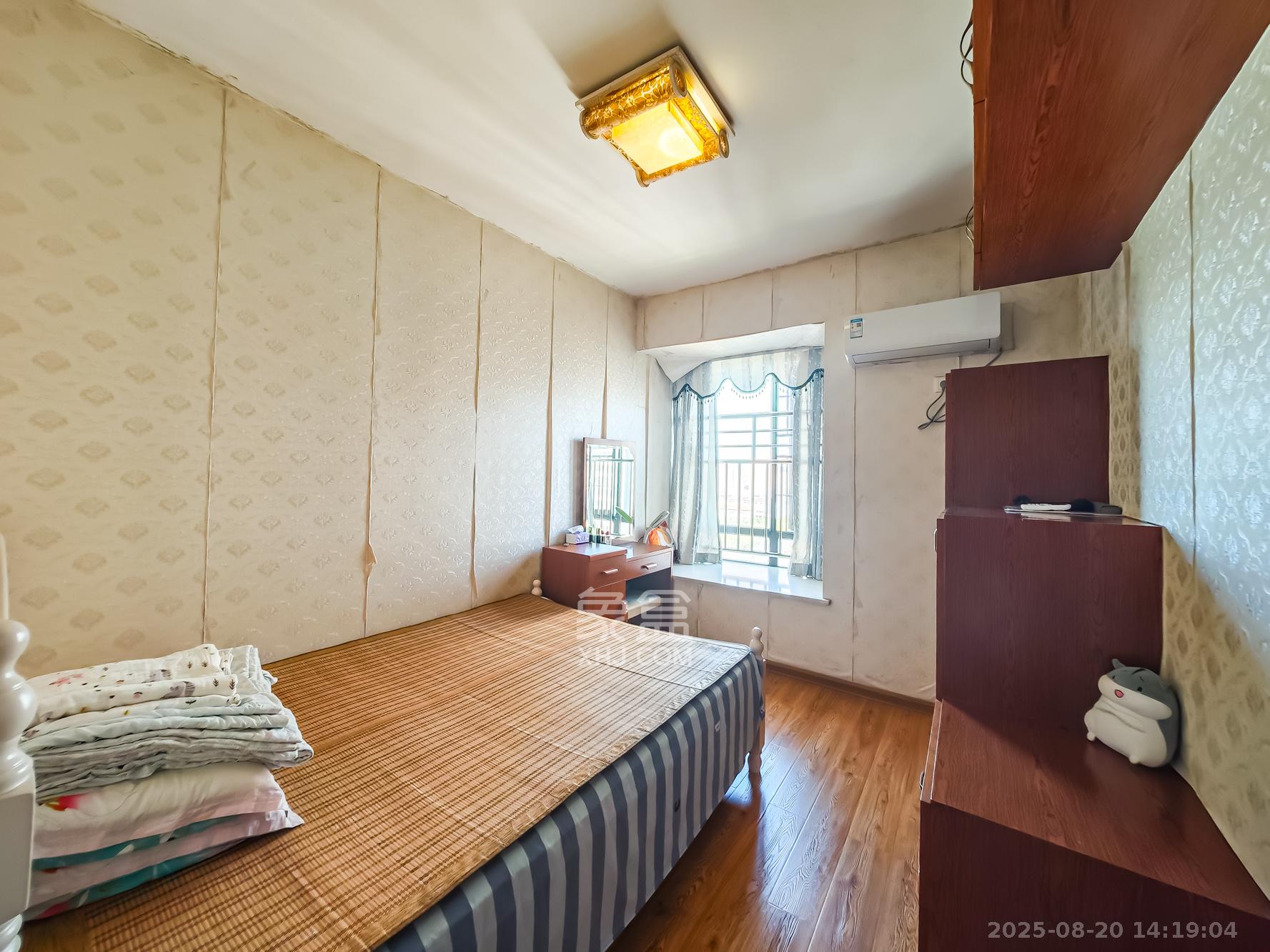 极目楚天 3室2厅1卫 69.0万 极目楚天 3室2厅1卫 69.0万卧室