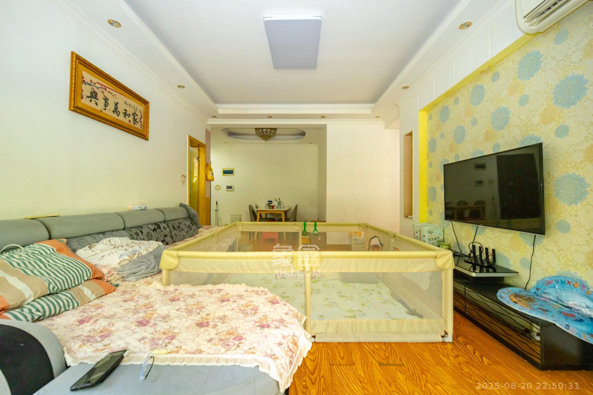 泊林晶城 3室2厅1卫 55.0万 泊林晶城 3室2厅1卫 55.0万客厅