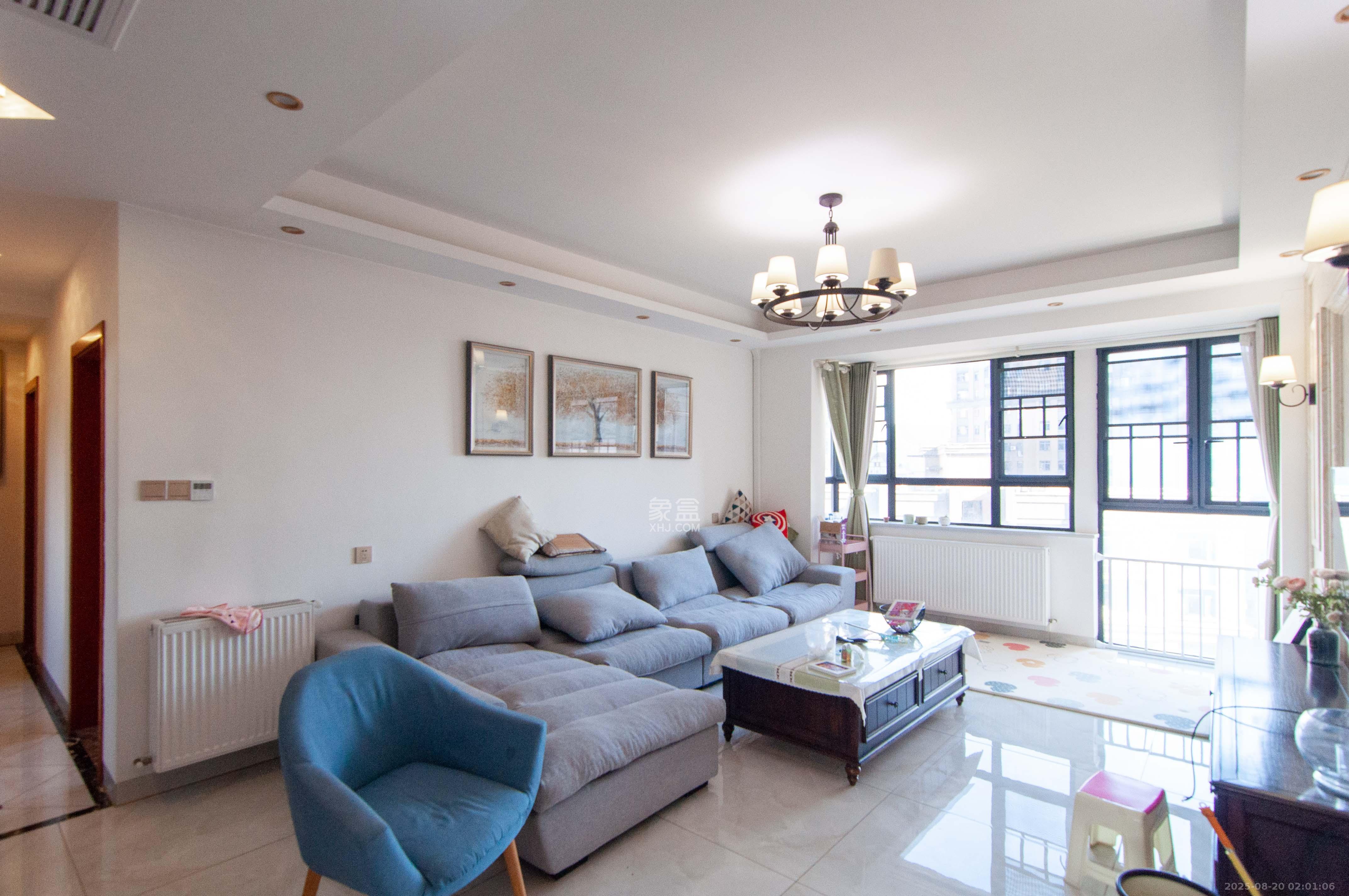 中央美郡  4室2厅2卫    170.0万客厅