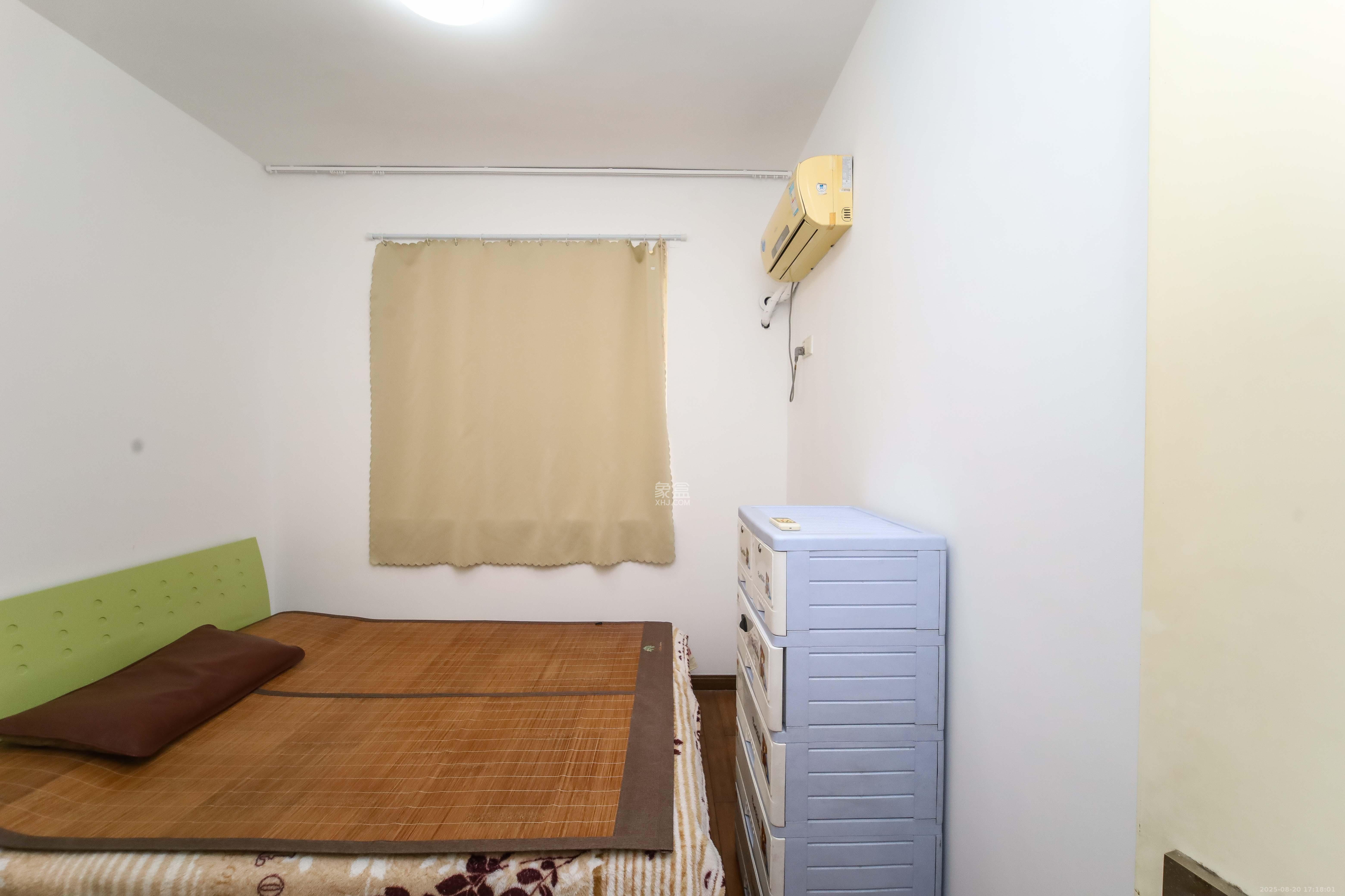 新桥小区  3室2厅2卫    72.8万卧室