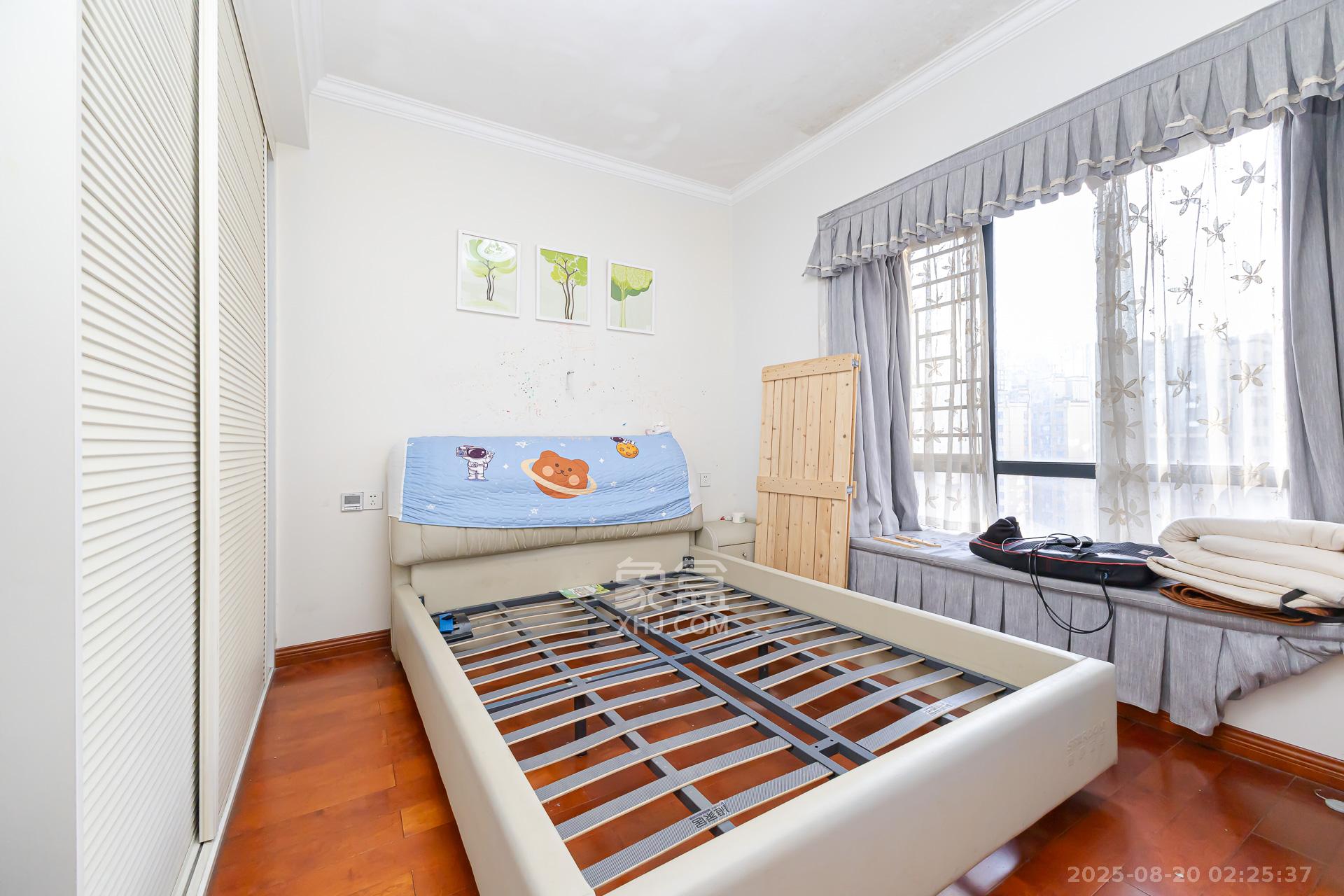 珠江东方明珠(新地东方明珠)三期  4室2厅2卫    82.0万 珠江东方明珠(新地东方明珠)三期  4室2厅2卫    82.0万卧室