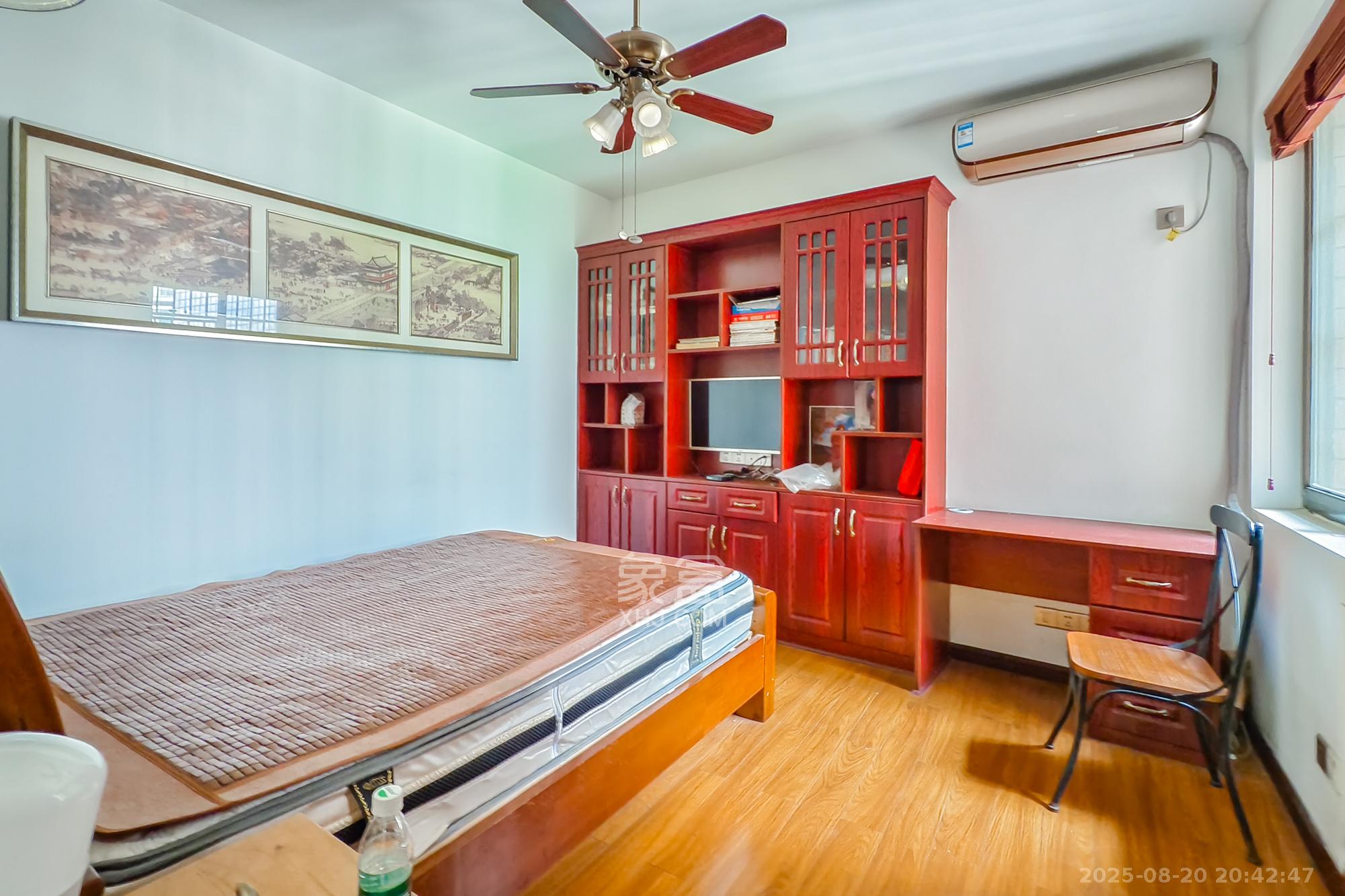 金色山庄  3室2厅2卫    105.0万卧室