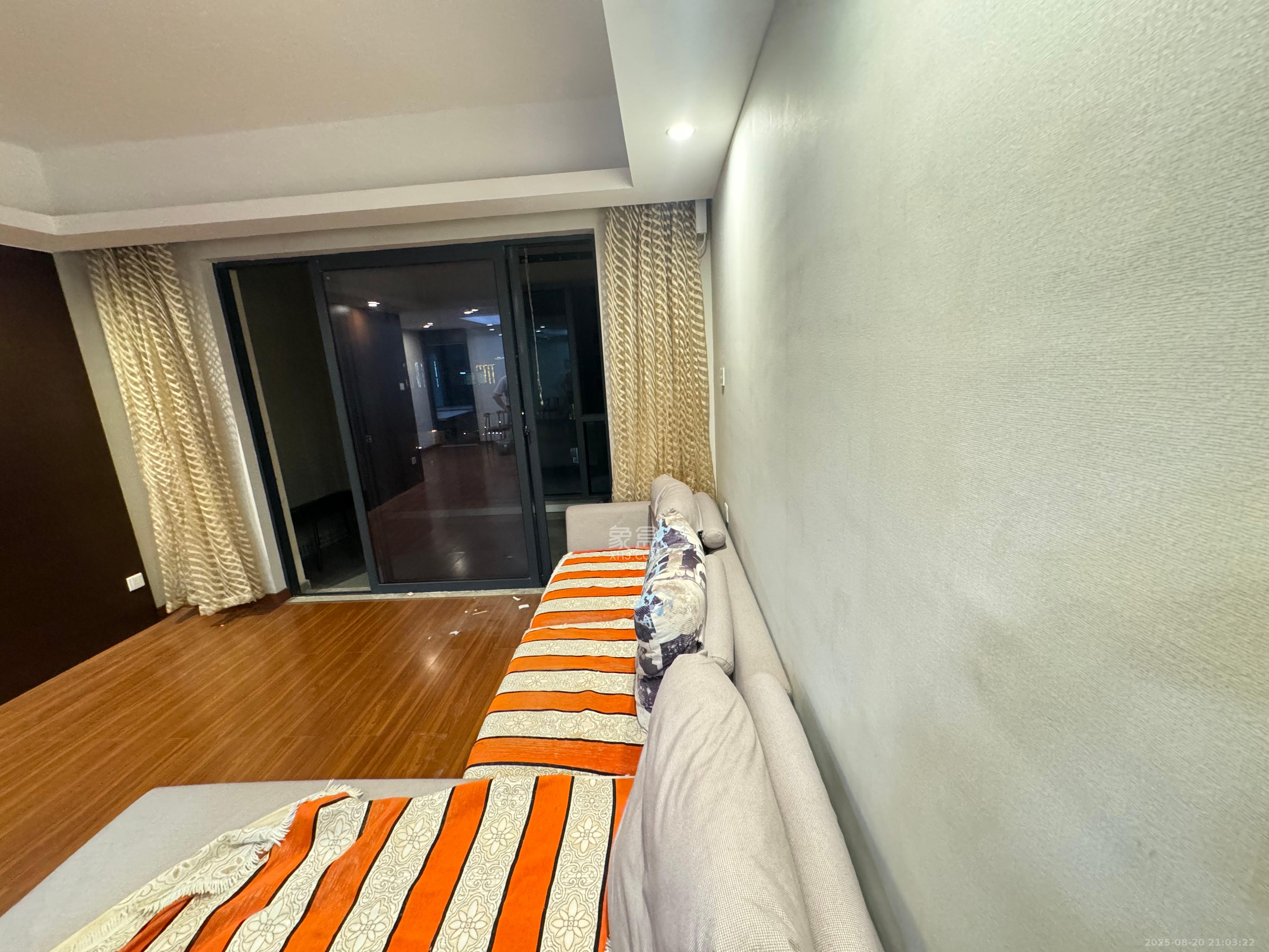 荣泰广场  3室2厅2卫   2800.00元/月室内图