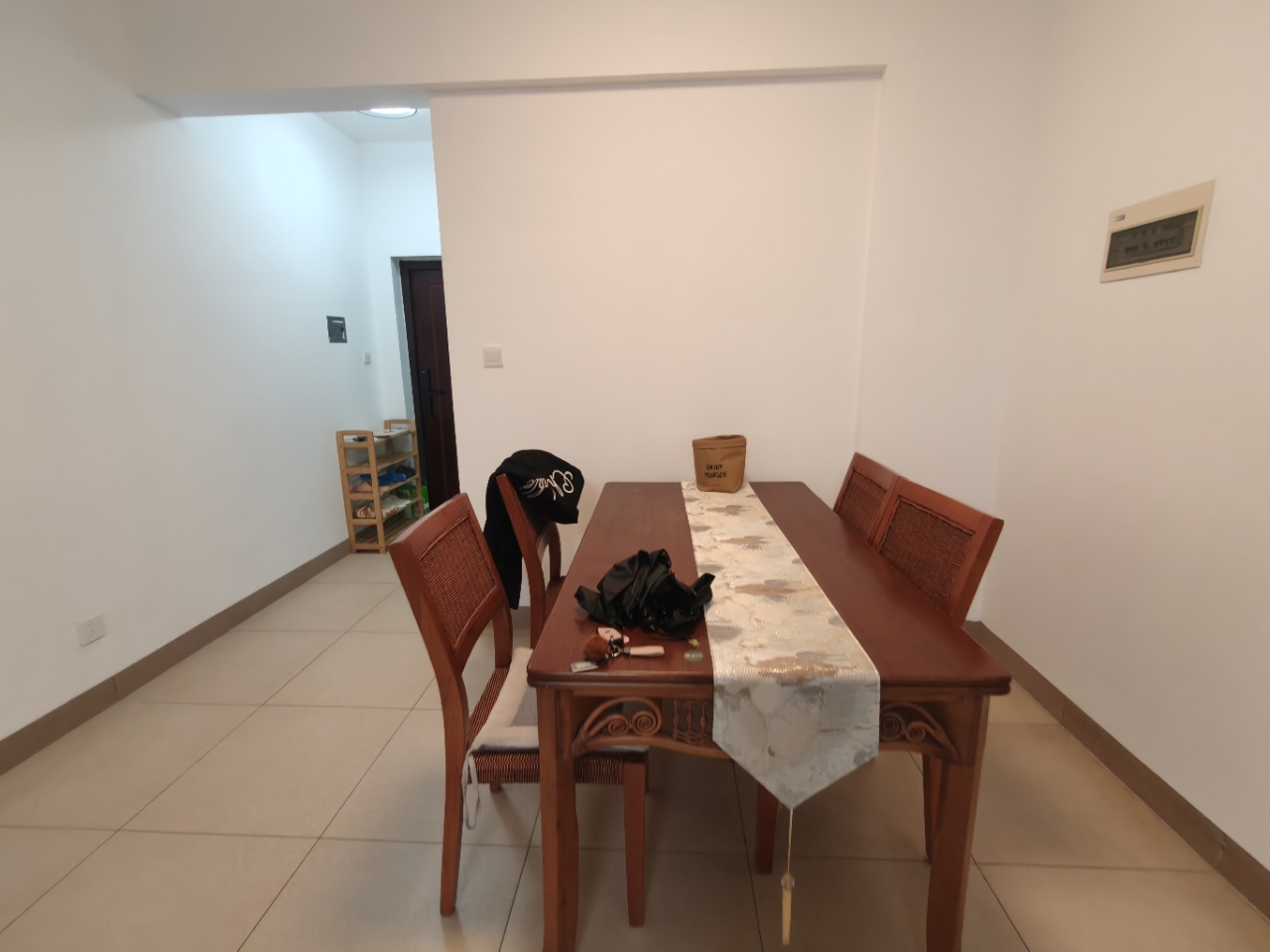 城市海岸一期 2室2厅1卫 2300.0元/月 城市海岸一期 2室2厅1卫 2300.0元/月室内图