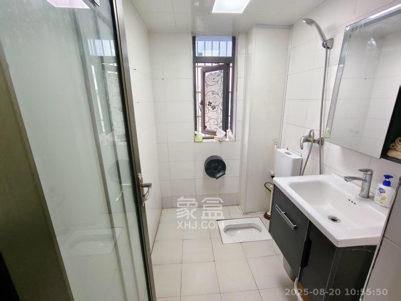 华城广场 4室2厅1卫 2000.0元/月 华城广场 4室2厅1卫 2000.0元/月室内图