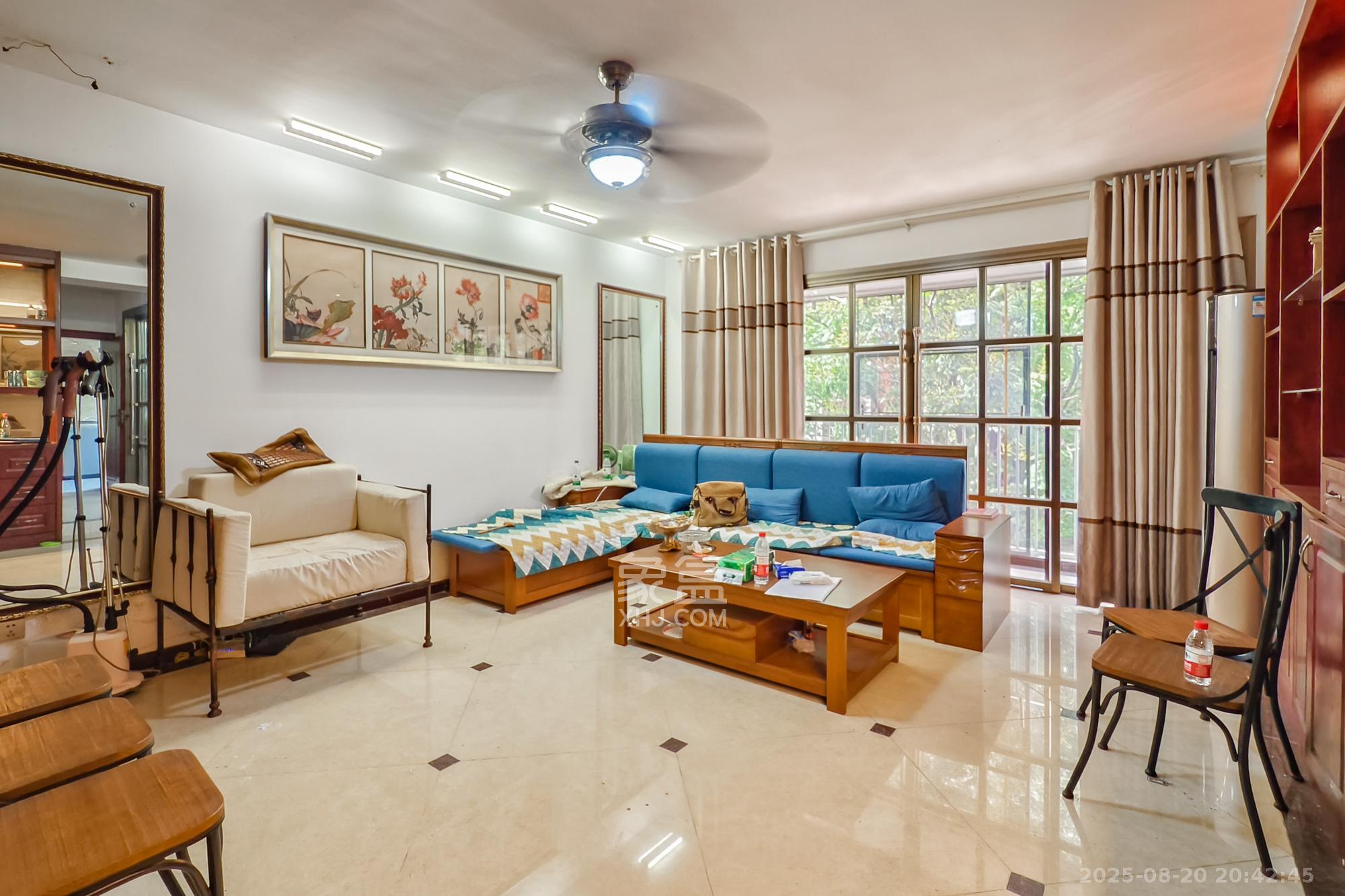 金色山庄 3室2厅2卫 105.0万 金色山庄 3室2厅2卫 105.0万客厅