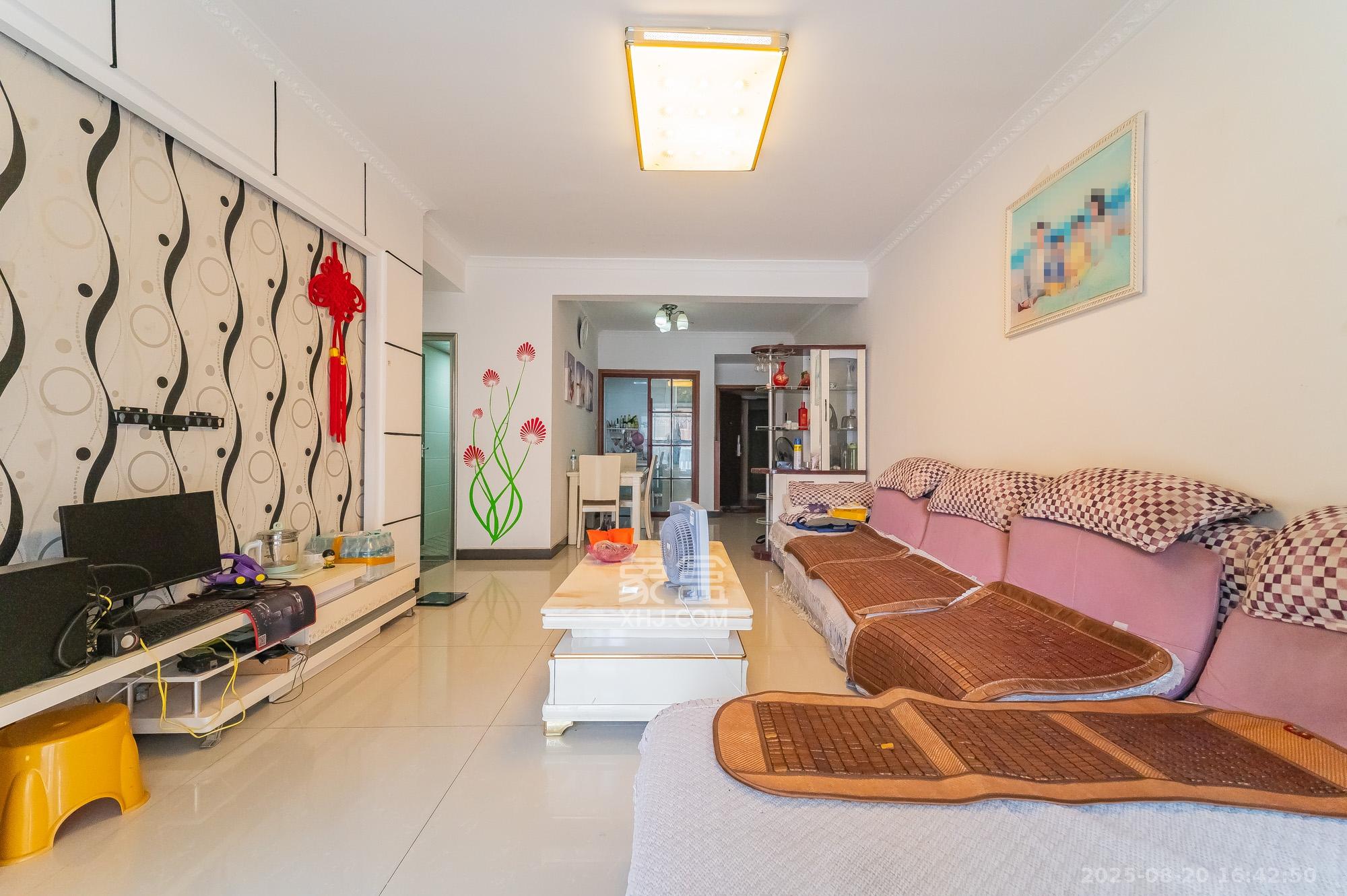 水岸世景 3室2厅1卫 56.0万 水岸世景 3室2厅1卫 56.0万客厅