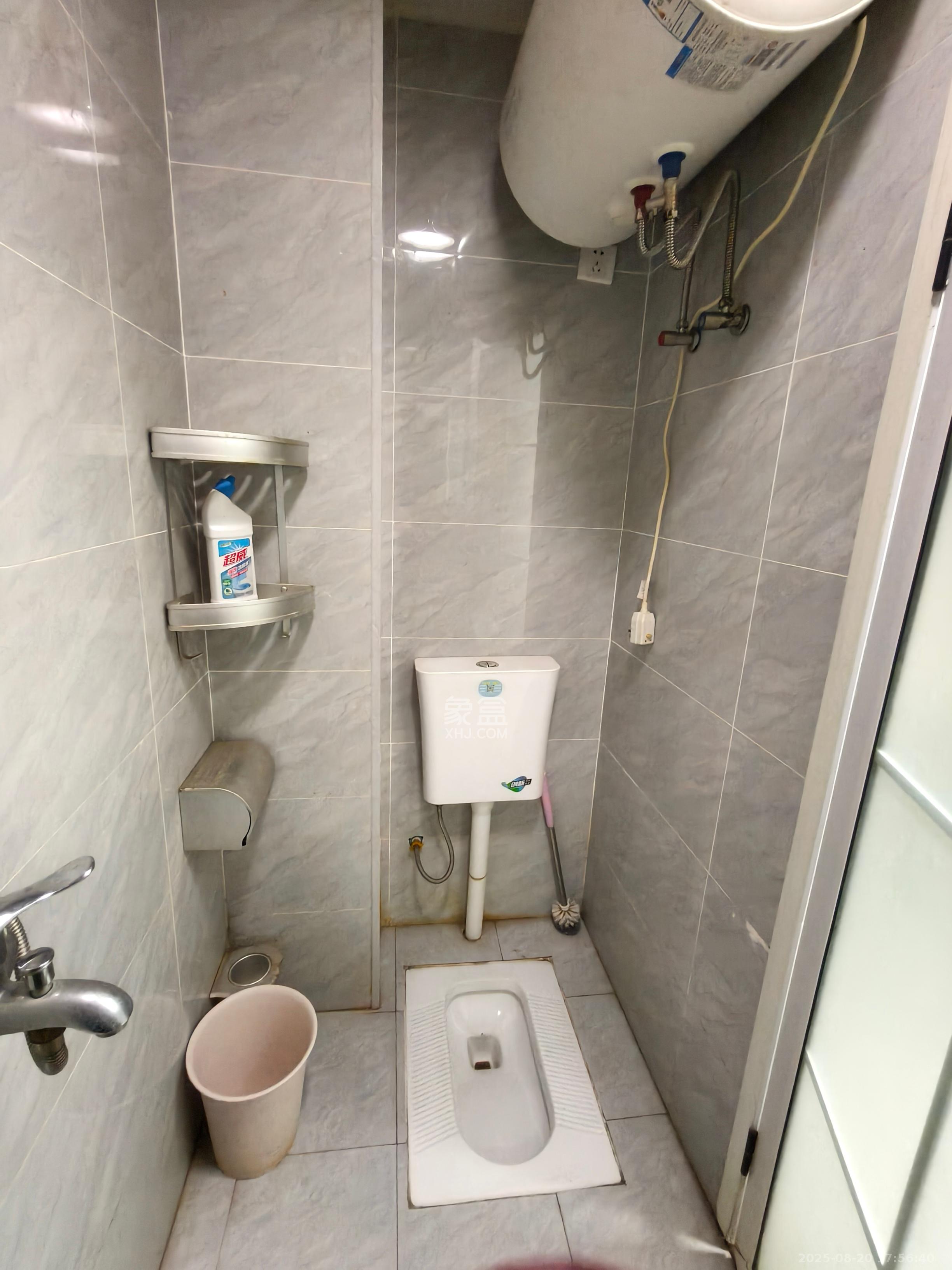 保利香槟国际 1室1厅1卫 1300.0元/月 保利香槟国际 1室1厅1卫 1300.0元/月室内图