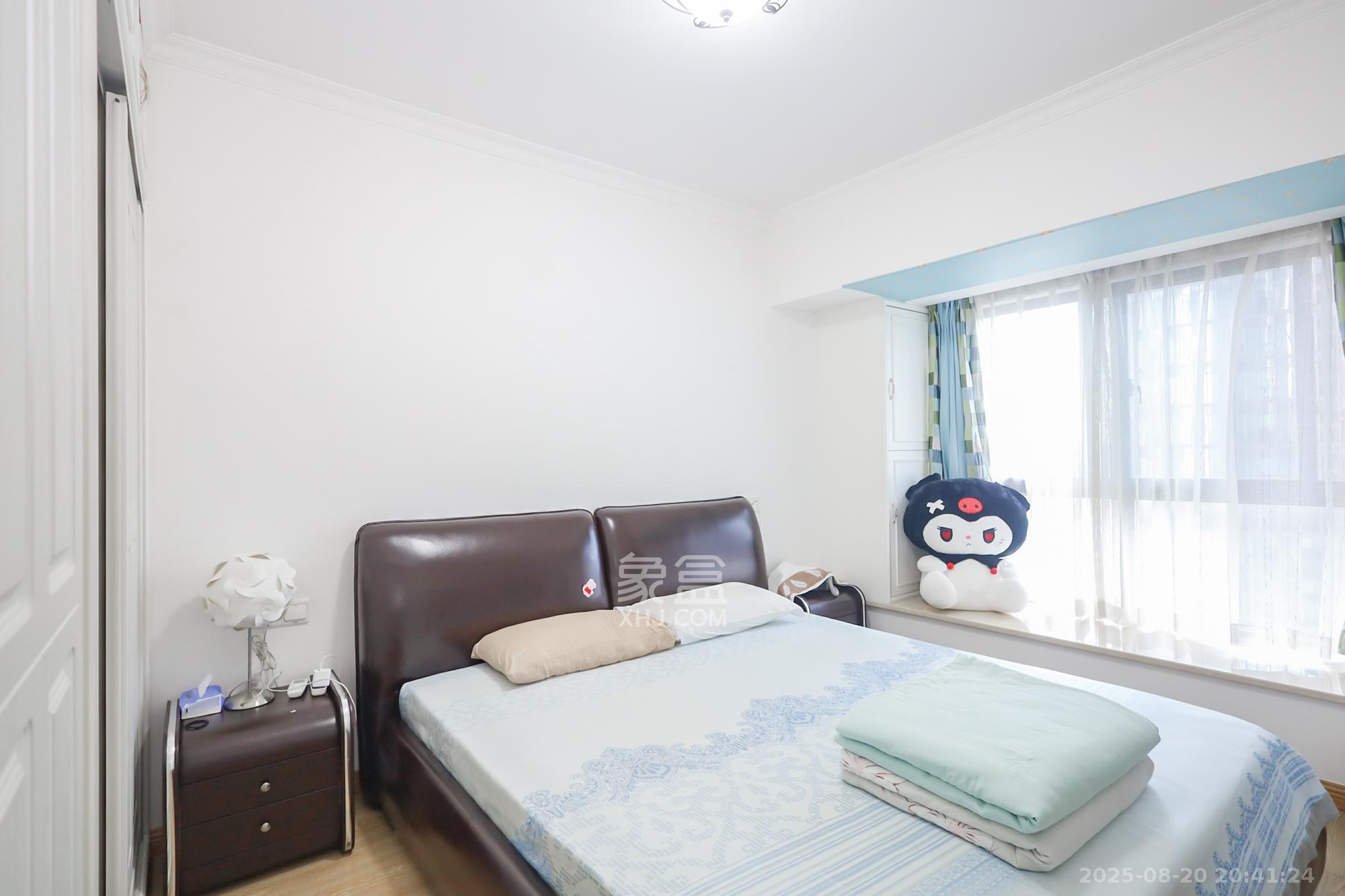 绿地中央广场  3室2厅1卫    132.8万 绿地中央广场  3室2厅1卫    132.8万卧室