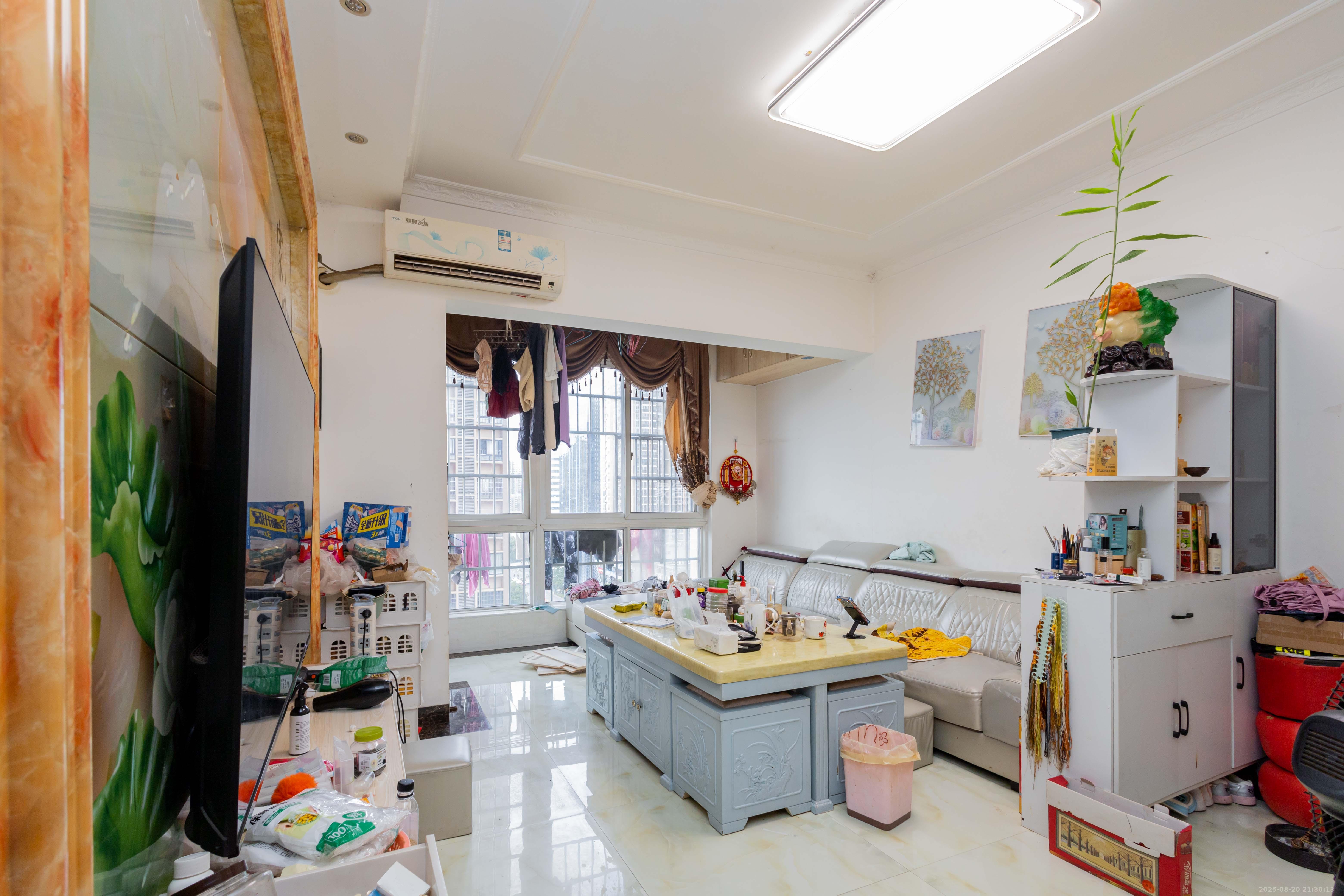 昌和商业中心/昌和国际 3室2厅2卫 58.0万 昌和商业中心/昌和国际 3室2厅2卫 58.0万客厅