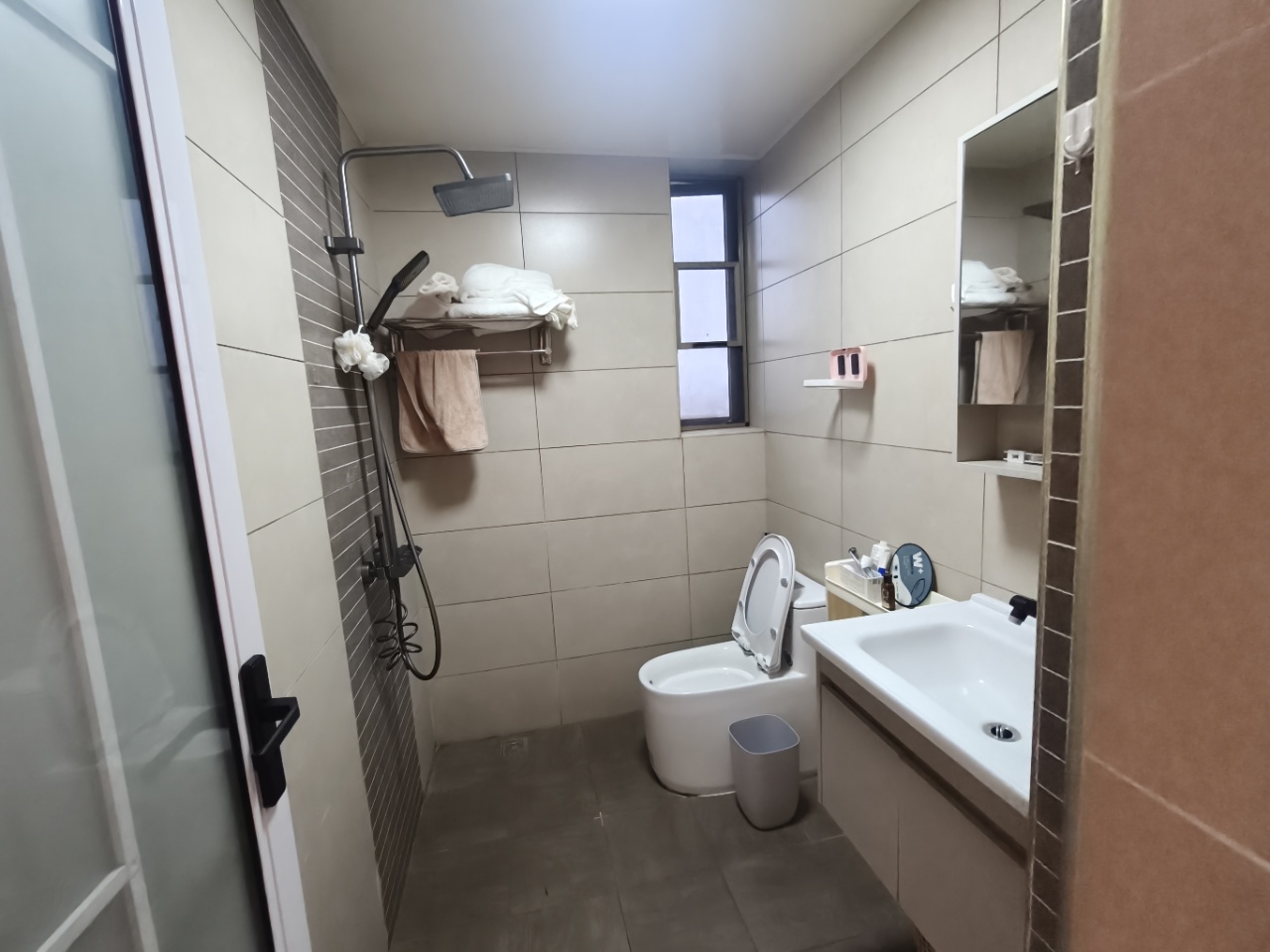 城市海岸一期 2室2厅1卫 2300.0元/月 城市海岸一期 2室2厅1卫 2300.0元/月室内图