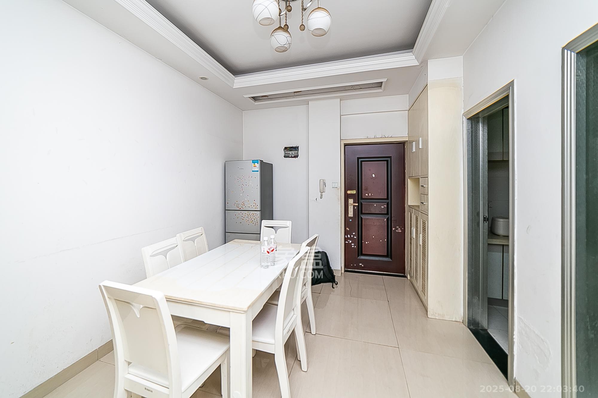 瑞都华庭(华庭美苑) 3室2厅1卫 75.0万 瑞都华庭(华庭美苑) 3室2厅1卫 75.0万客厅