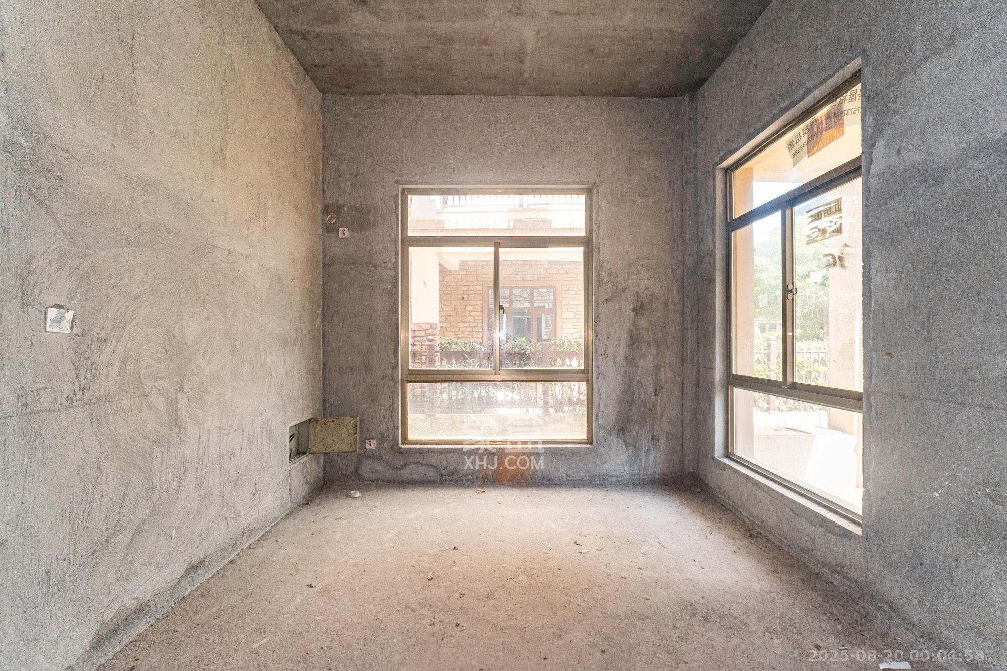 碧桂园威尼斯城  4室2厅5卫    415.0万 碧桂园威尼斯城  4室2厅5卫    415.0万客厅