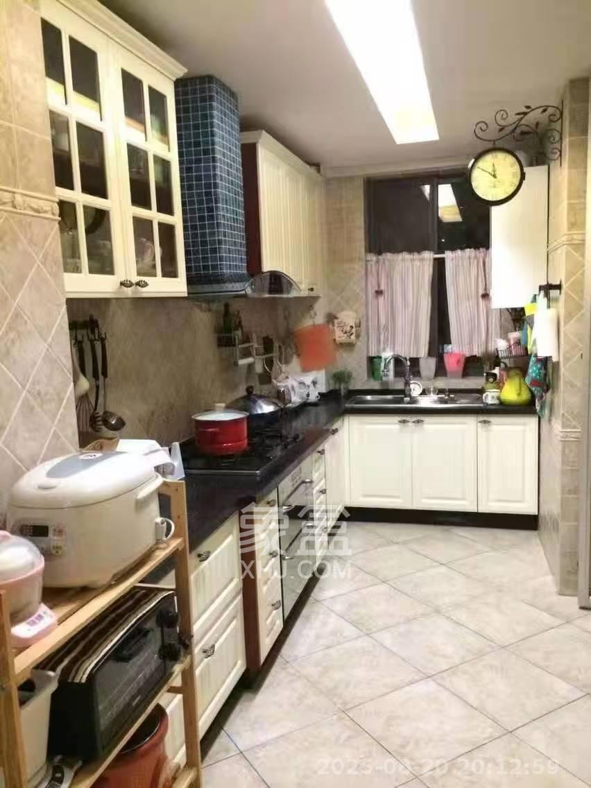 阳光100一期、四五期 4室2厅2卫 3500.0元/月 阳光100一期、四五期 4室2厅2卫 3500.0元/月室内图