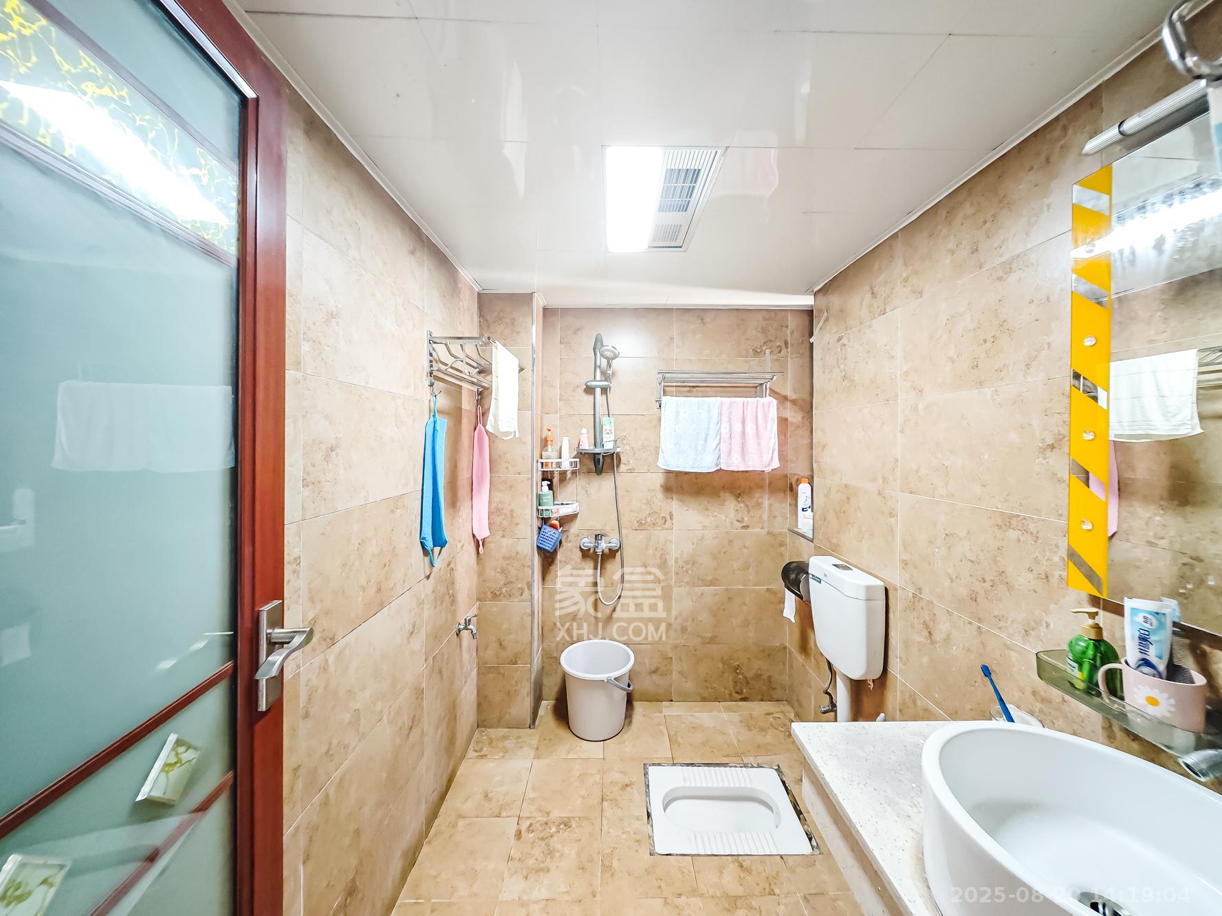 极目楚天 3室2厅1卫 69.0万 极目楚天 3室2厅1卫 69.0万卫生间