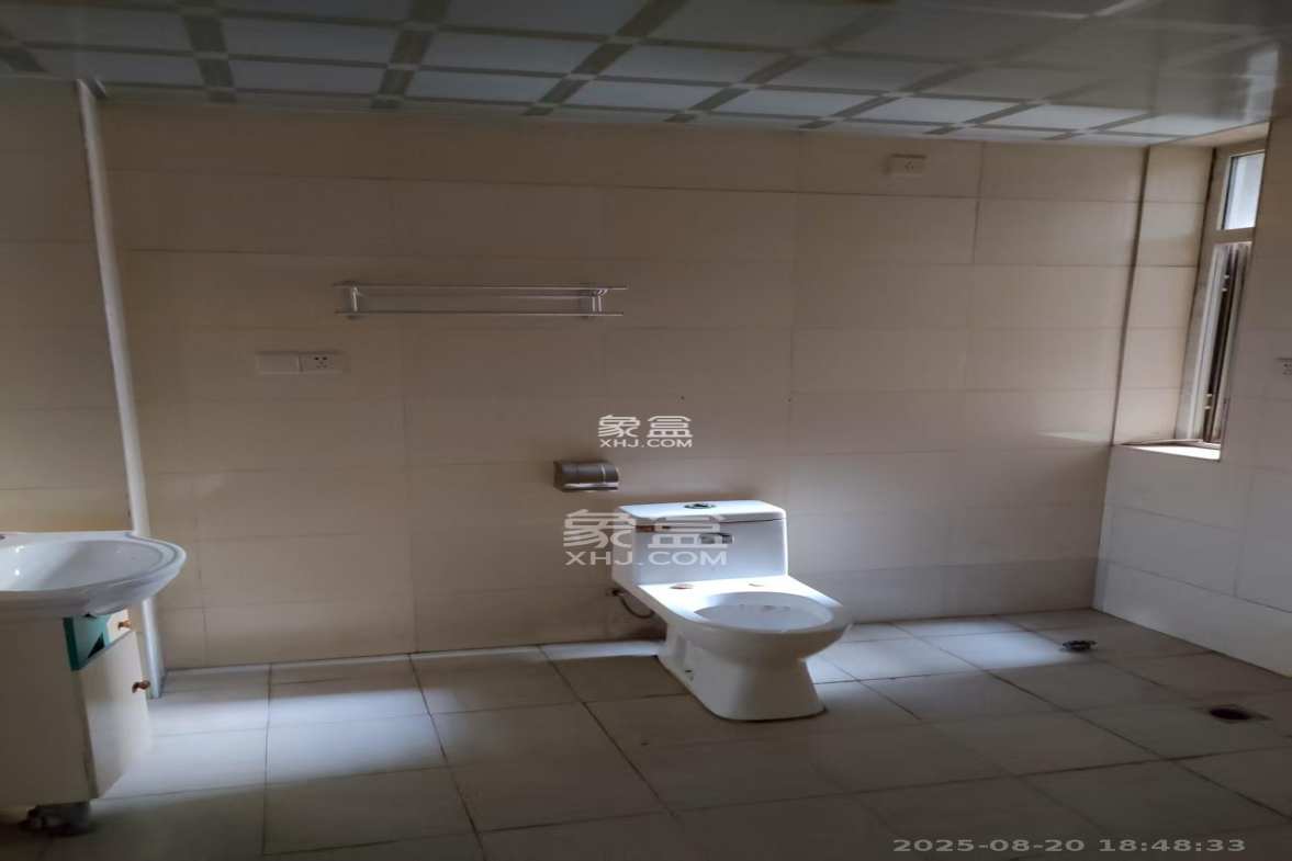 泰禹家园(彩云之翼家园一期、二期、三期) 4室2厅2卫 2300.0元/月 泰禹家园(彩云之翼家园一期、二期、三期) 4室2厅2卫 2300.0元/月室内图