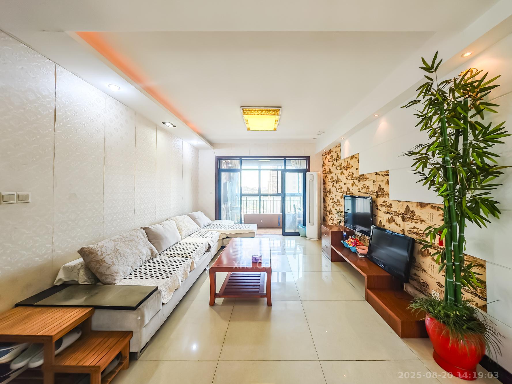 极目楚天 3室2厅1卫 69.0万 极目楚天 3室2厅1卫 69.0万客厅