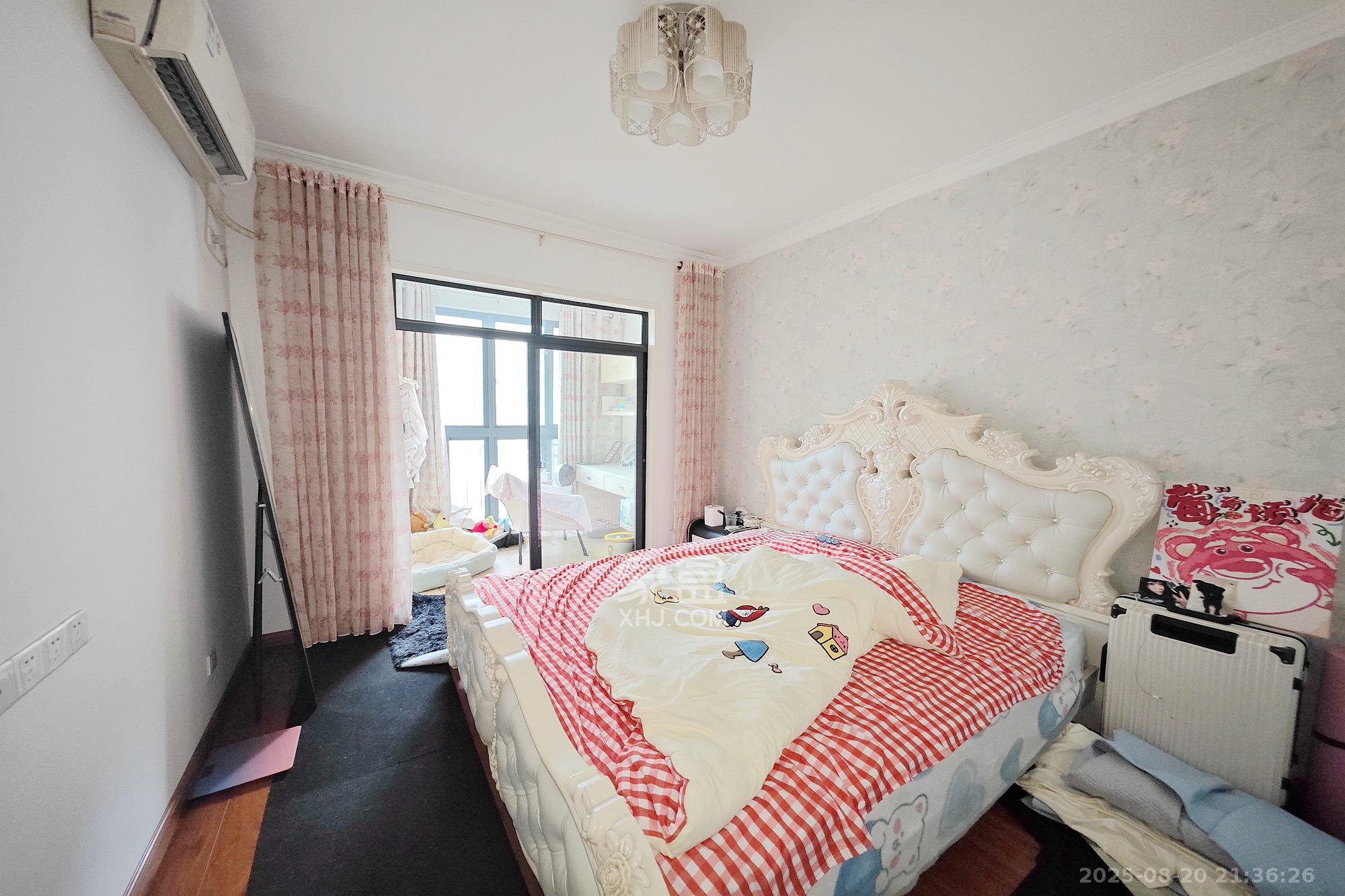 阳光锦城  4室2厅2卫    245.0万卧室