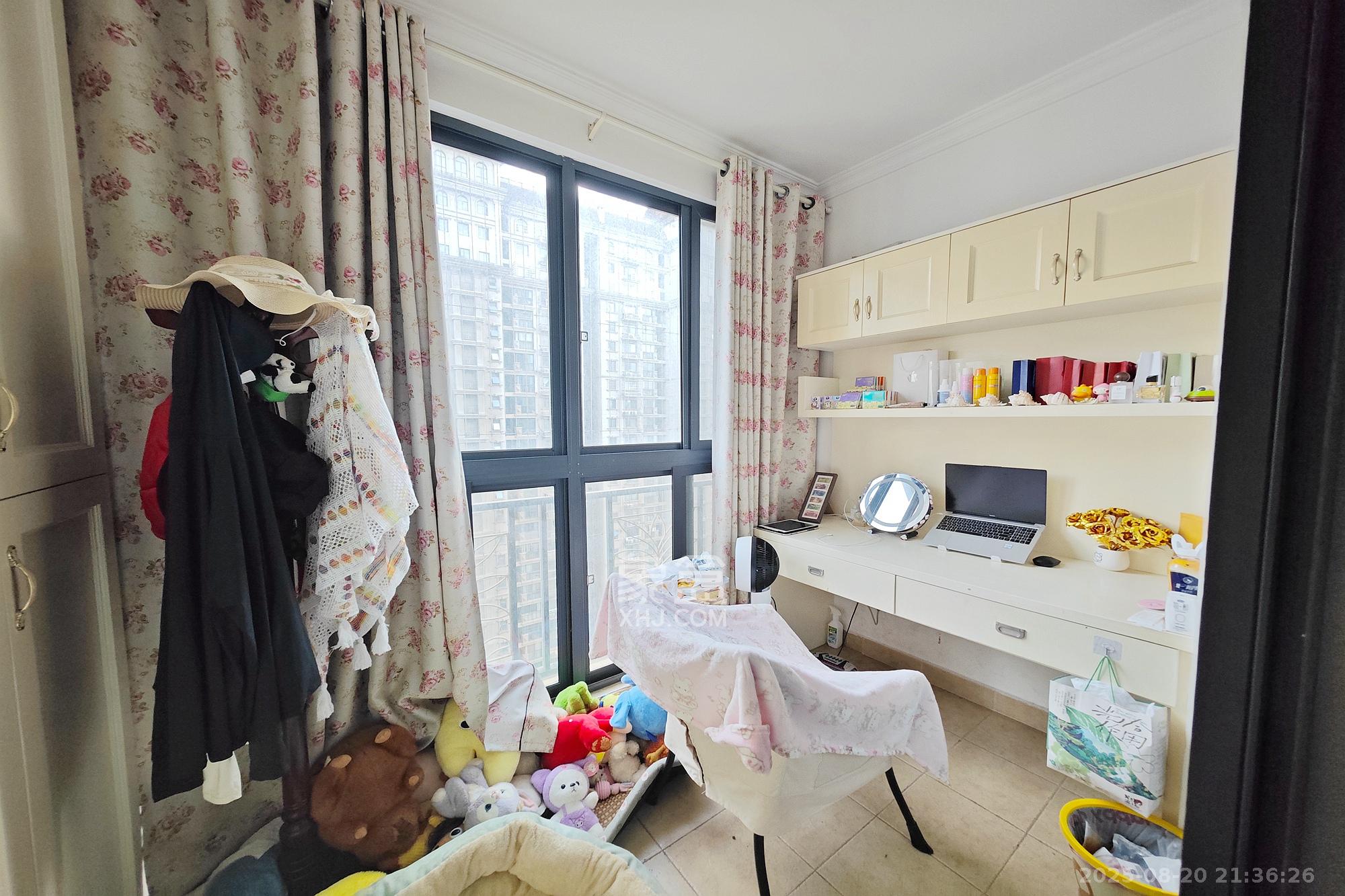 阳光锦城 4室2厅2卫 245.0万 阳光锦城 4室2厅2卫 245.0万阳台