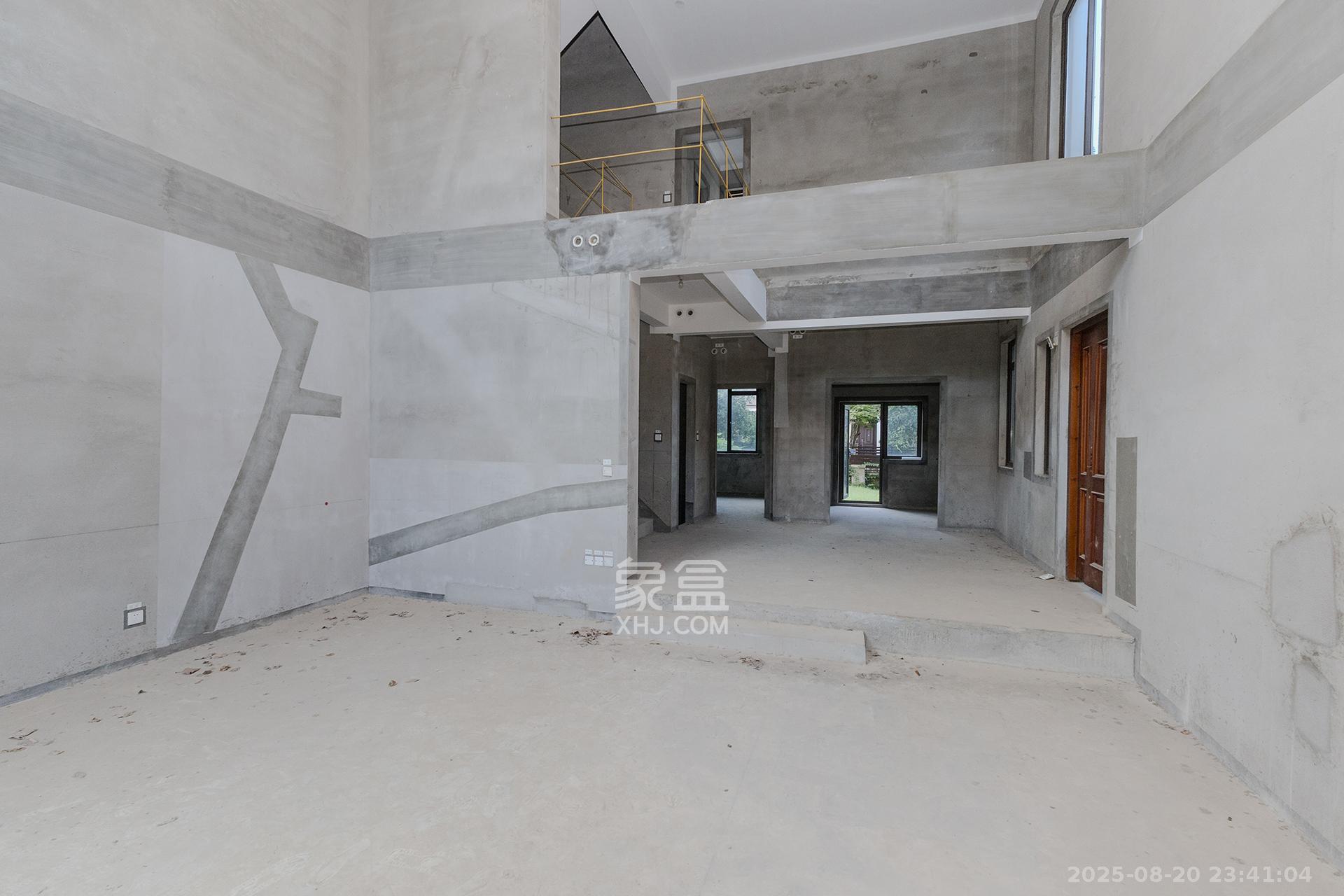 龙湖湘风原著(龙湖湘风星城)  6室2厅4卫    420.0万 龙湖湘风原著(龙湖湘风星城)  6室2厅4卫    420.0万客厅