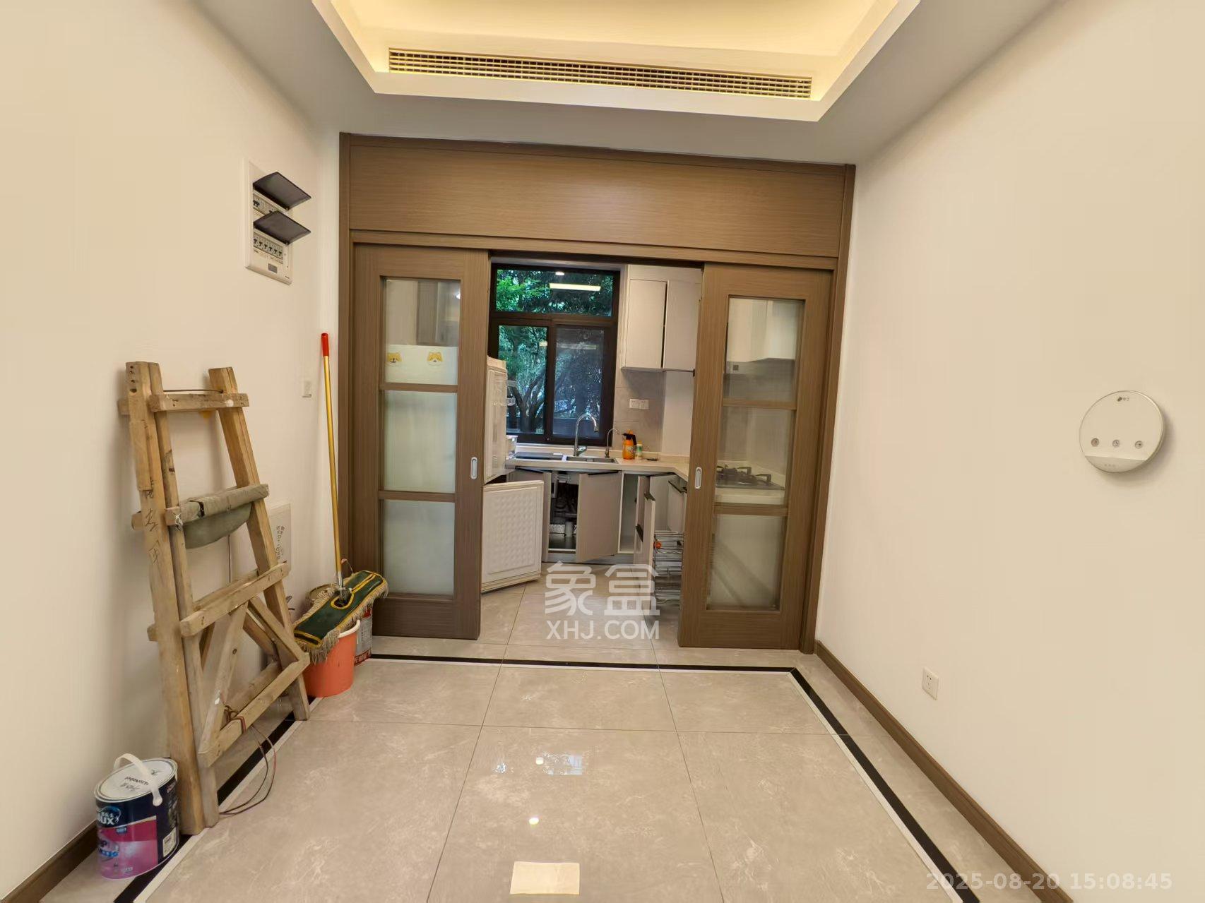 龙湖铂金中心（龙湖春江郦城）  3室2厅2卫   5000.00元/月室内图