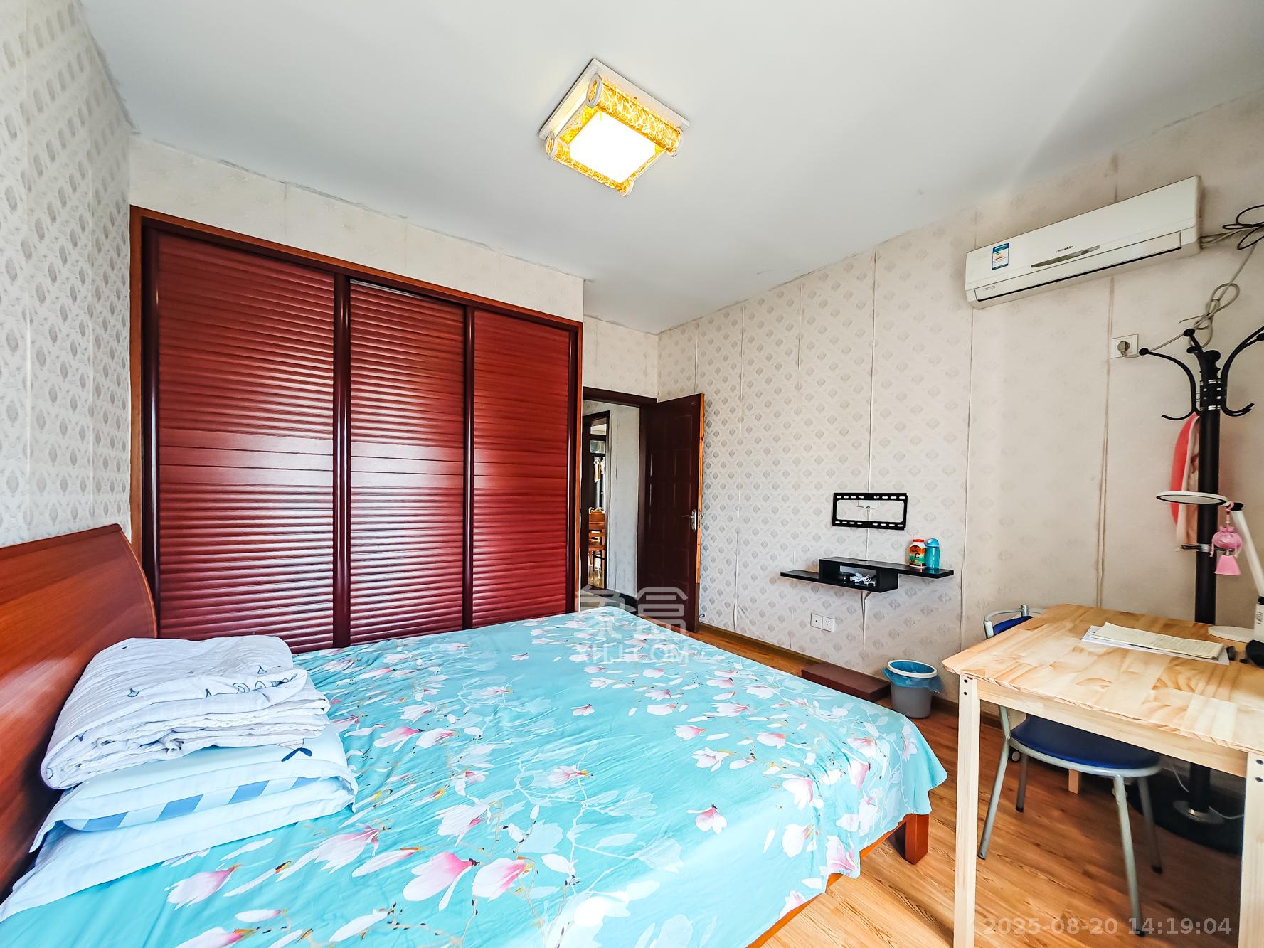 极目楚天 3室2厅1卫 69.0万 极目楚天 3室2厅1卫 69.0万卧室