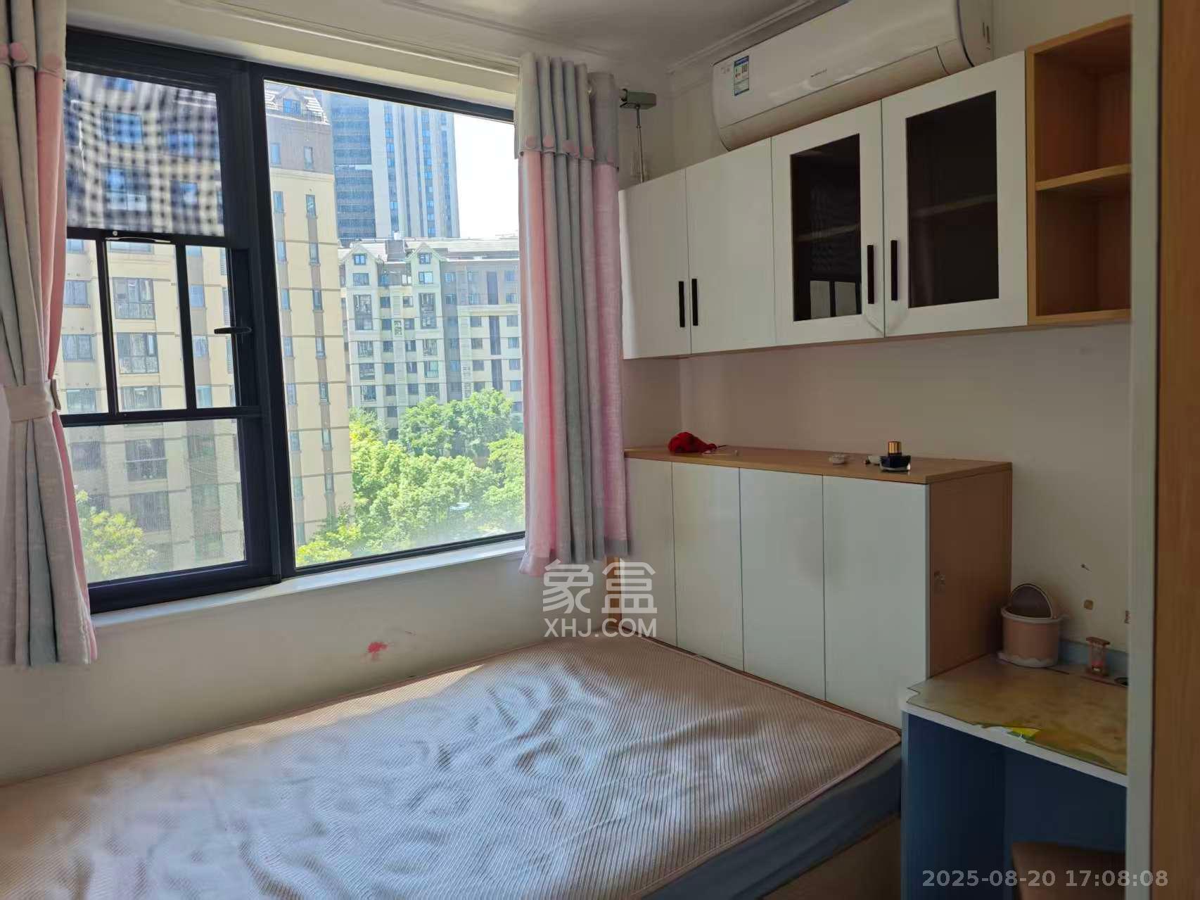 万科魅力之城观澜里 3室2厅2卫 2500.0元/月 万科魅力之城观澜里 3室2厅2卫 2500.0元/月室内图