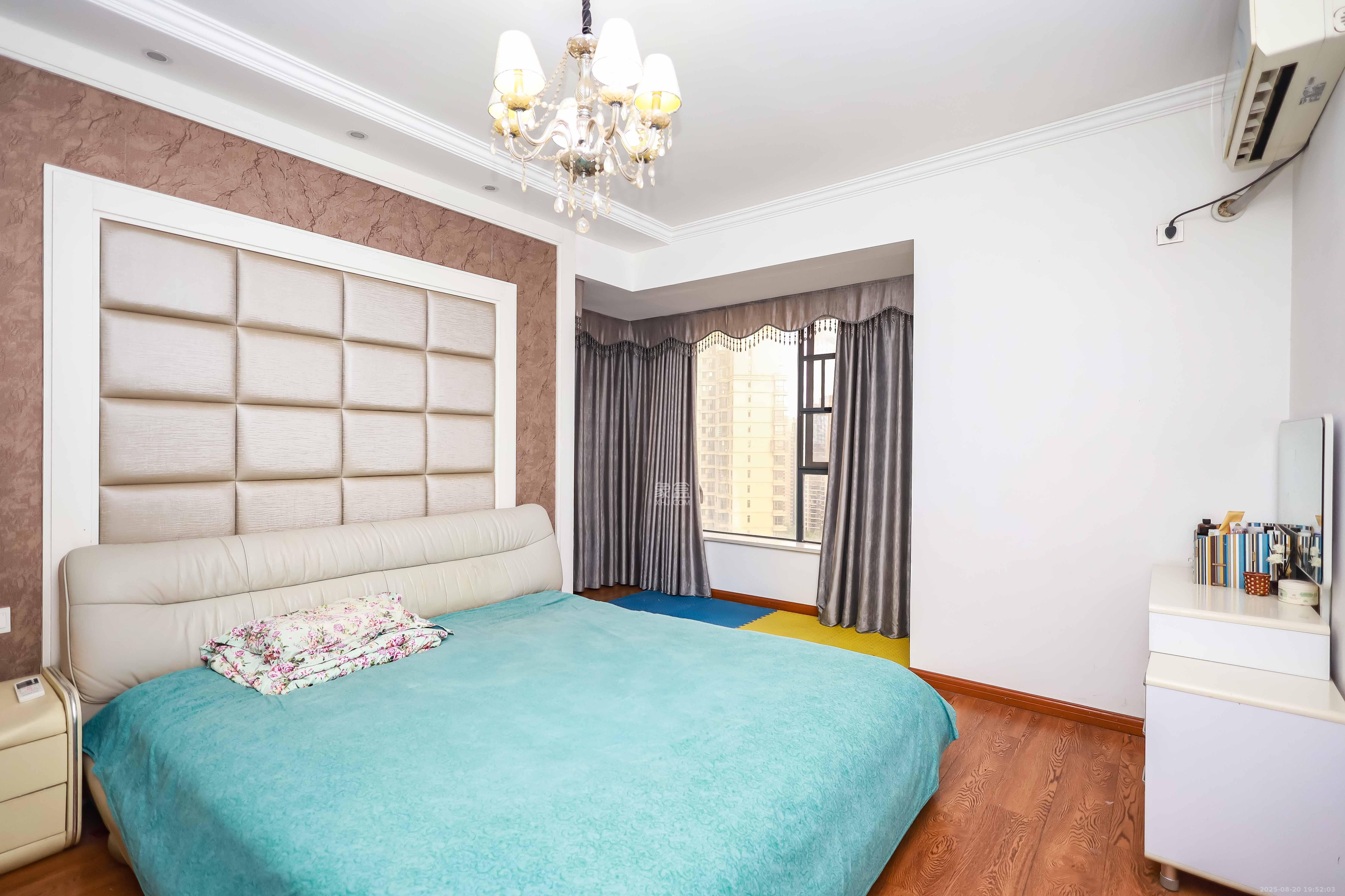 保利麓谷林语C区  4室2厅2卫    125.8万 保利麓谷林语C区  4室2厅2卫    125.8万卧室