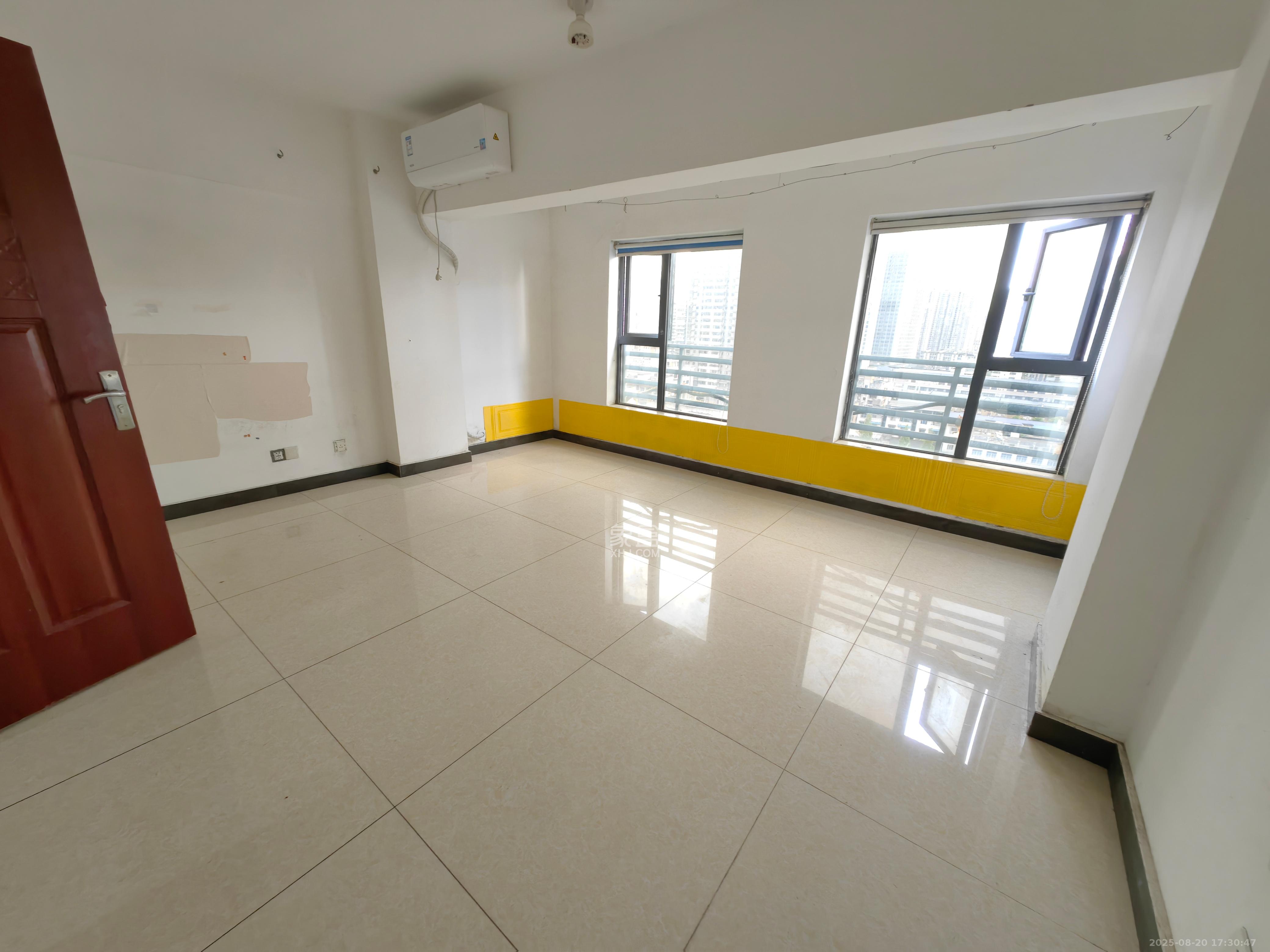 馨域公寓 3室2厅2卫 3000.0元/月 馨域公寓 3室2厅2卫 3000.0元/月室内图