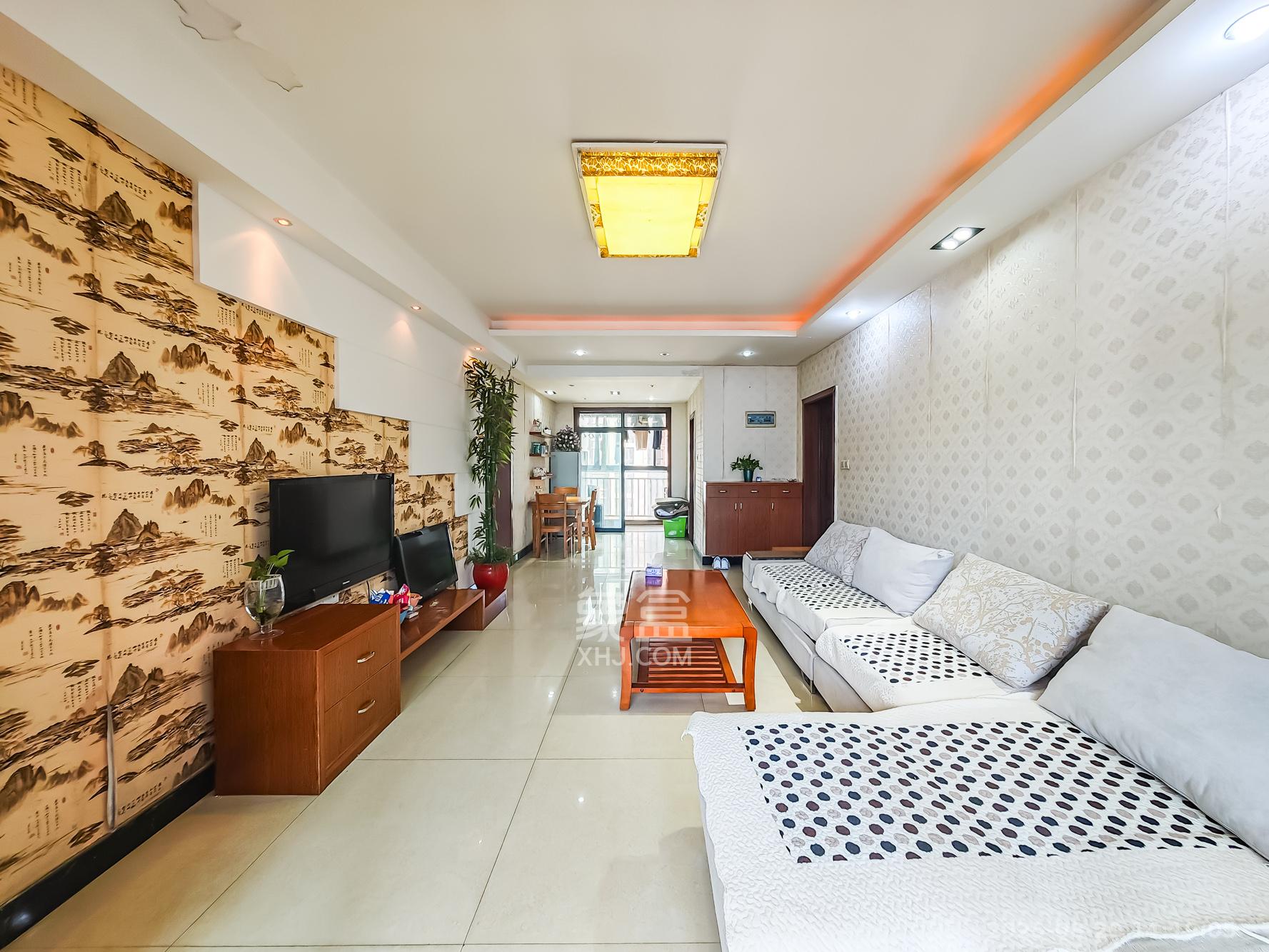 极目楚天 3室2厅1卫 69.0万 极目楚天 3室2厅1卫 69.0万客厅