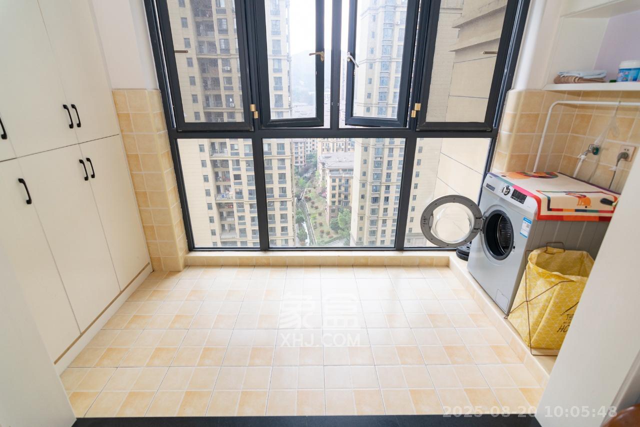 澳海澜庭  3室2厅2卫    2100.0元/月室内图