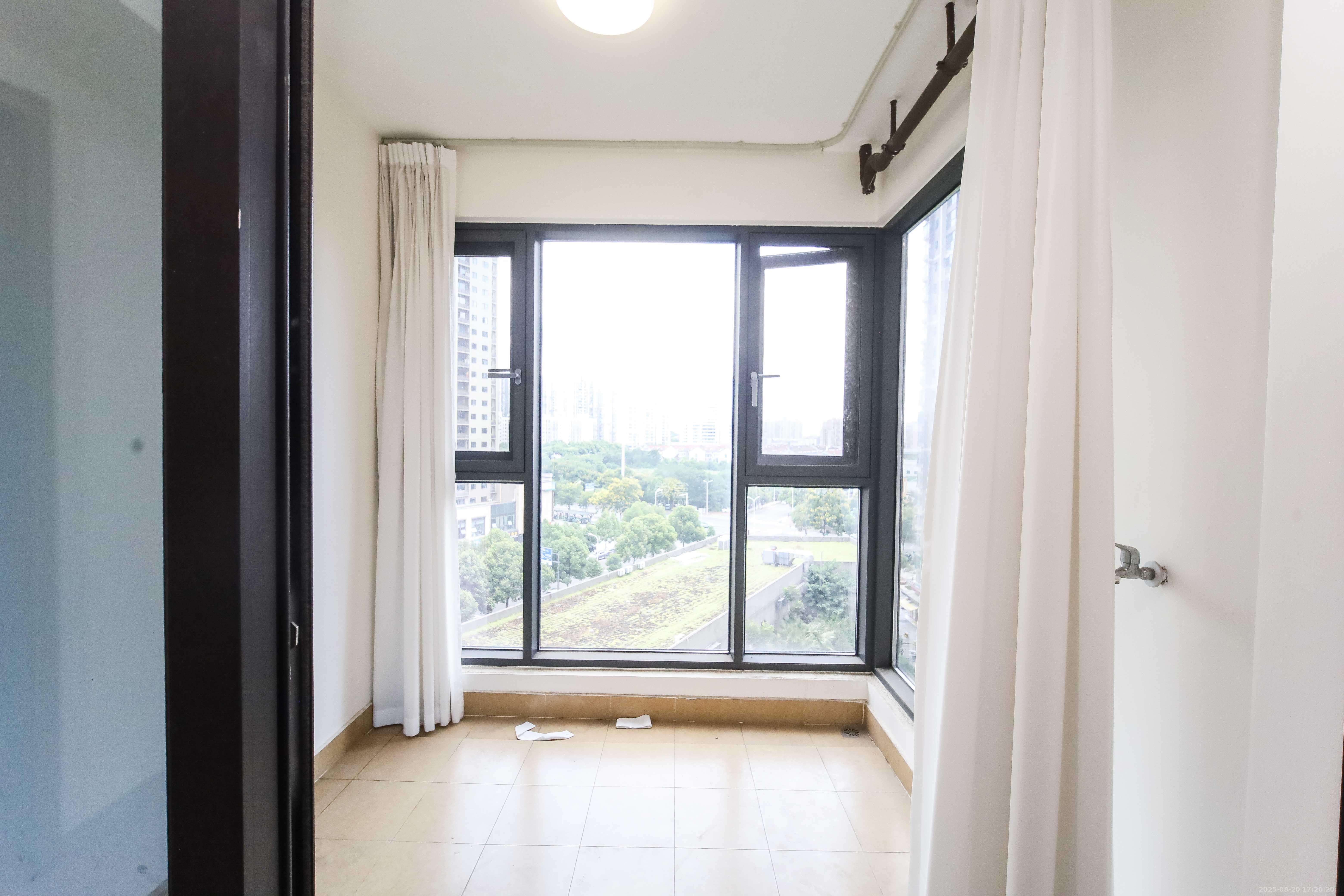 万科金域蓝湾 3室2厅2卫 128.0万 万科金域蓝湾 3室2厅2卫 128.0万阳台