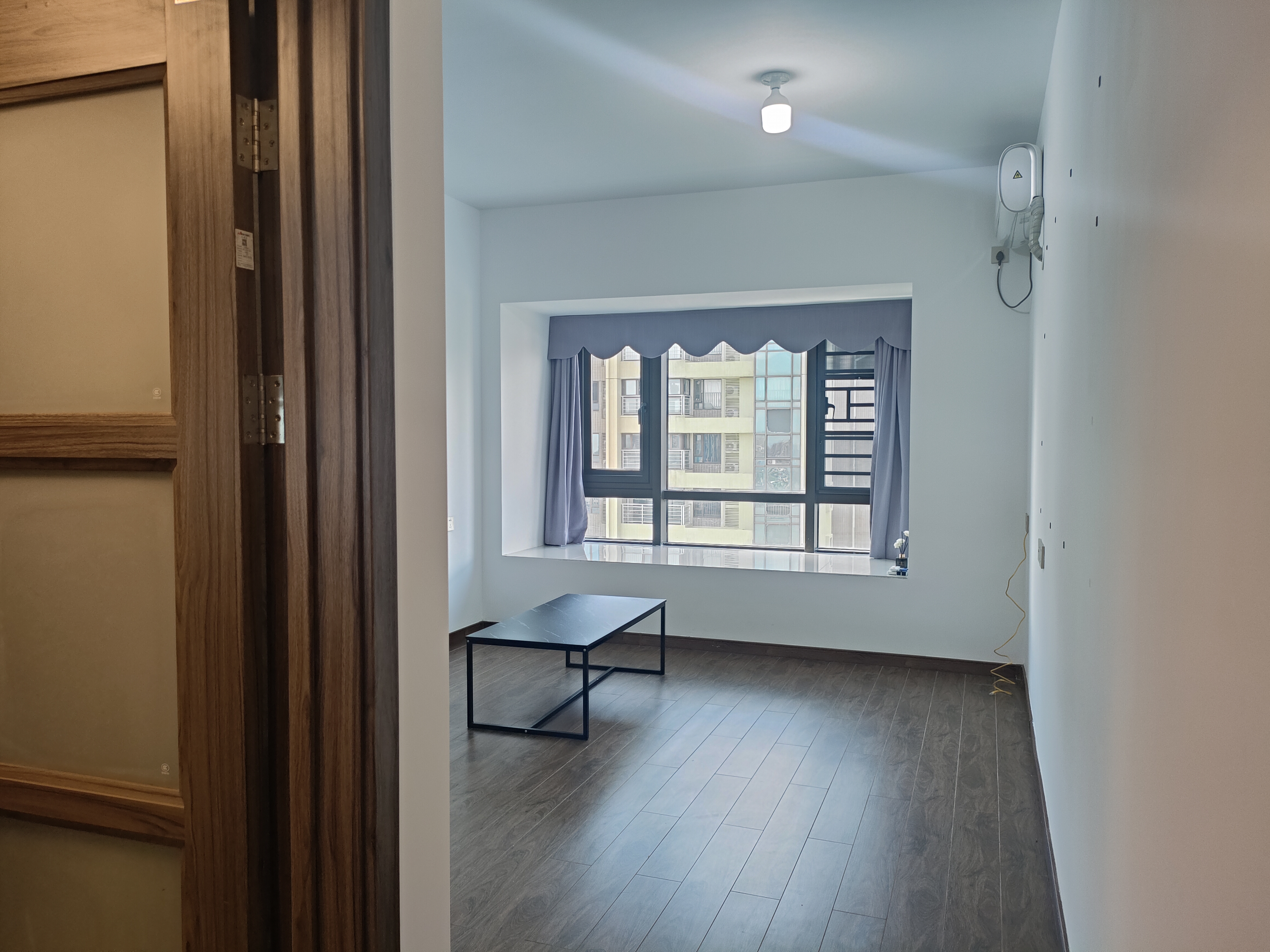 滨江海岸三期 4室2厅2卫 280.0万 滨江海岸三期 4室2厅2卫 280.0万客厅