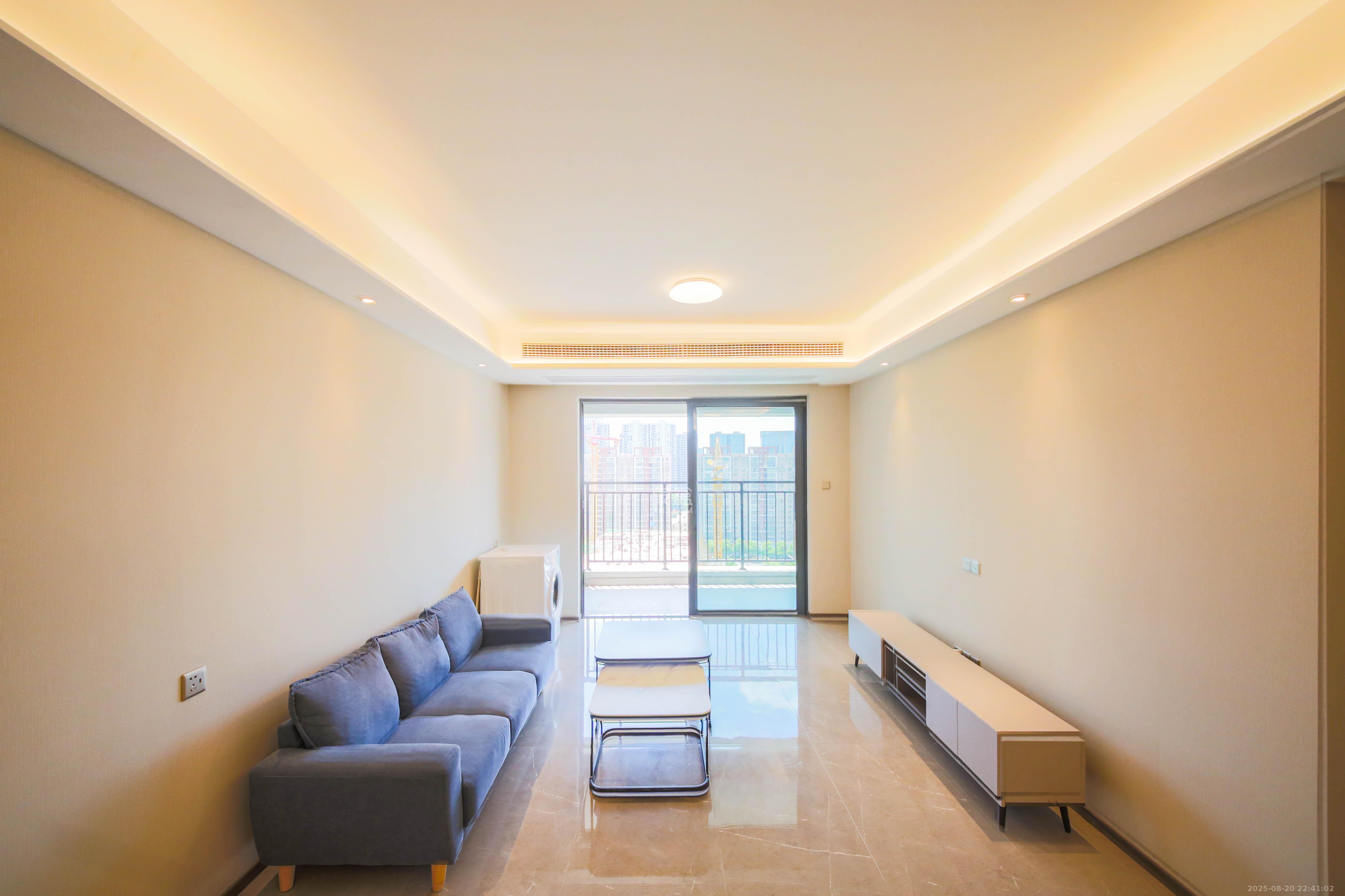 龙湖春江天曜一期  3室2厅2卫    155.0万 龙湖春江天曜一期  3室2厅2卫    155.0万客厅