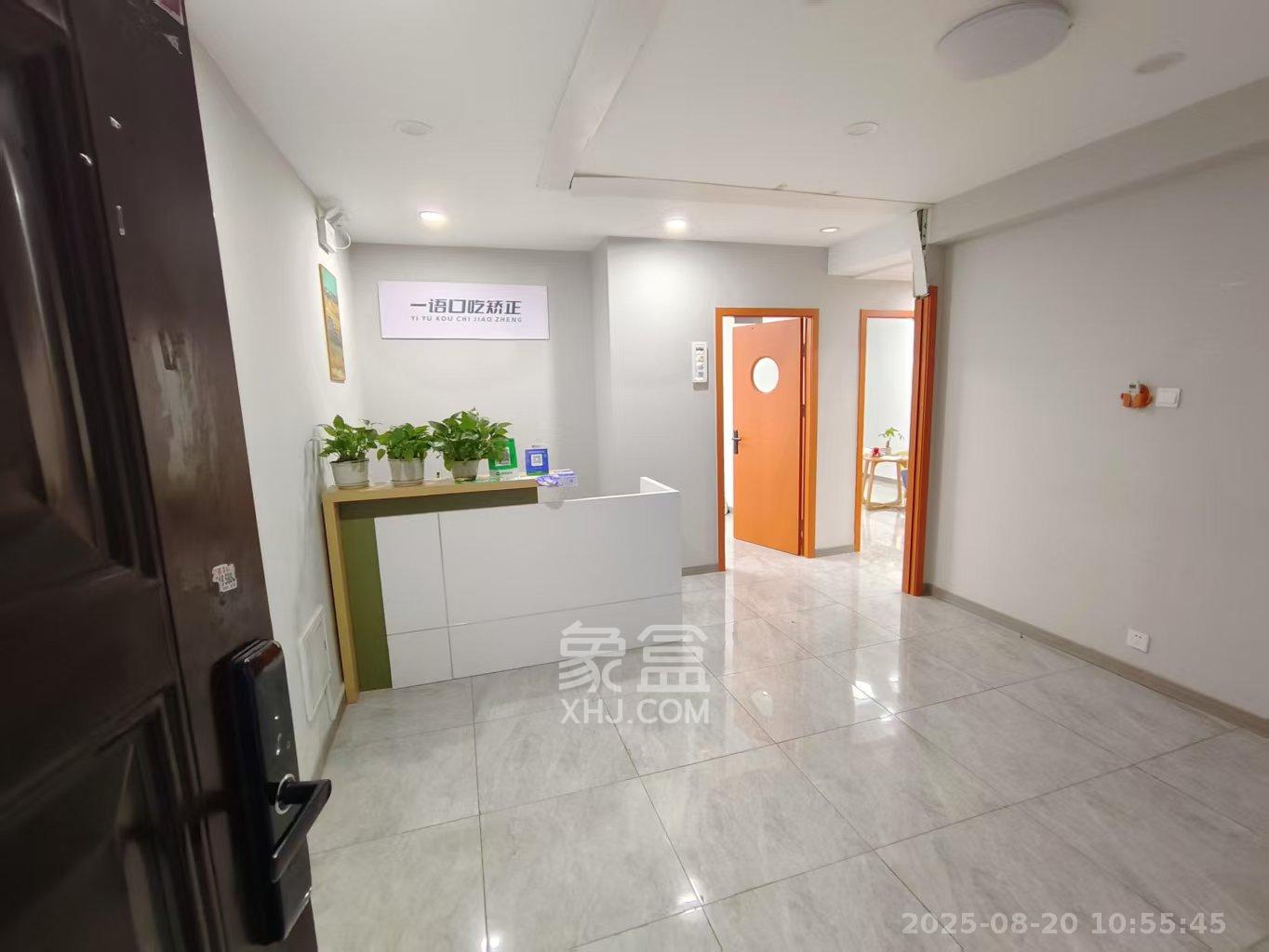 华城广场 4室2厅1卫 2000.0元/月 华城广场 4室2厅1卫 2000.0元/月室内图