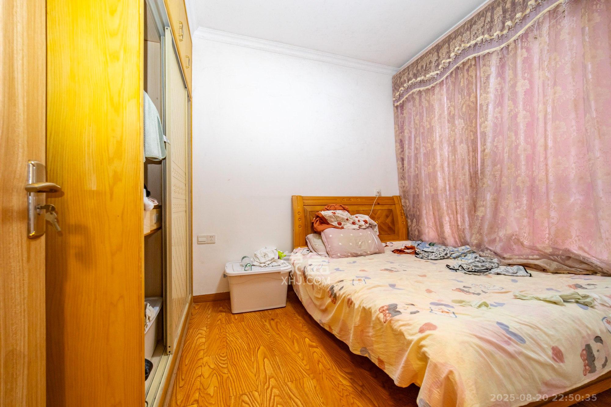 泊林晶城 3室2厅1卫 55.0万 泊林晶城 3室2厅1卫 55.0万卧室