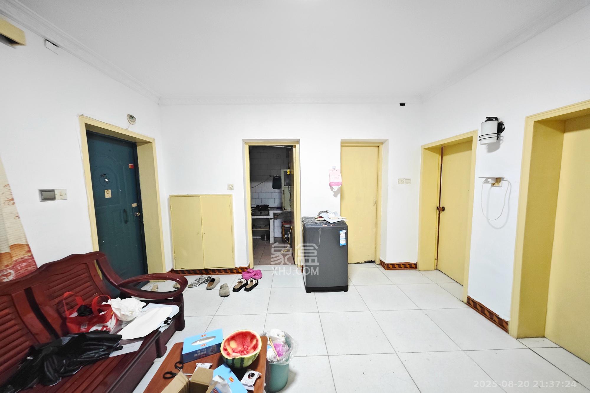 四达花苑 2室1厅1卫 42.8万 四达花苑 2室1厅1卫 42.8万客厅