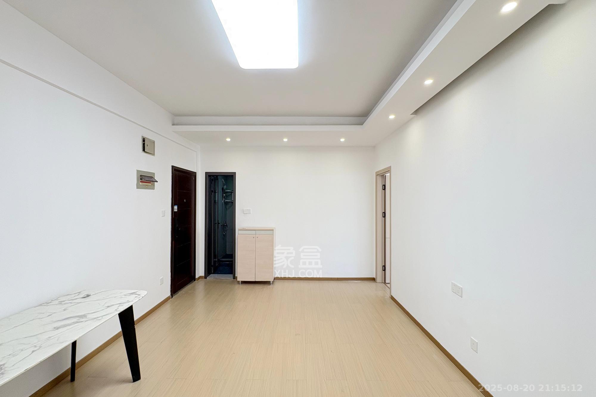 芙蓉同发  2室1厅1卫    69.0万客厅