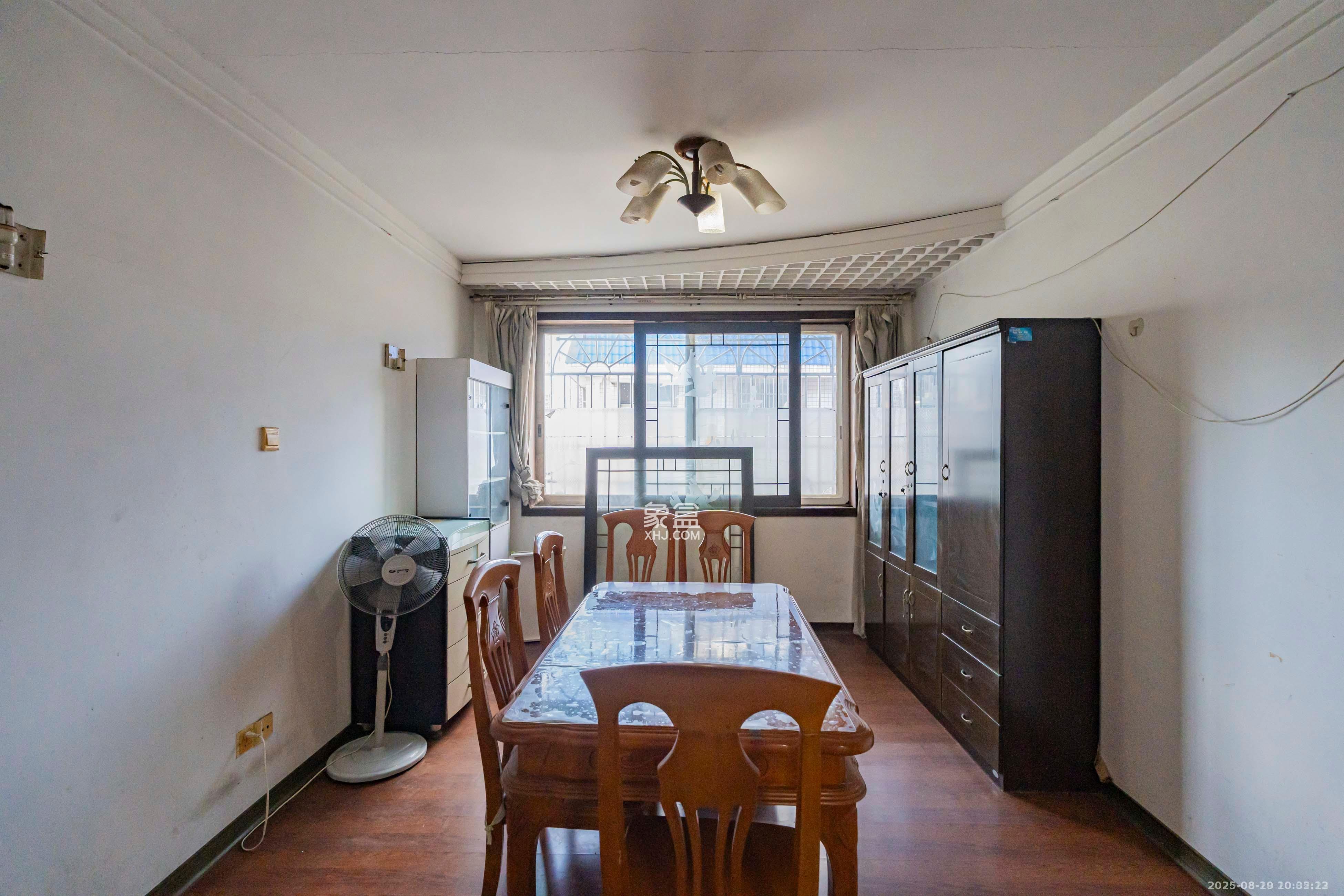 学宫街商住楼  3室2厅1卫    2300.0元/月 学宫街商住楼  3室2厅1卫    2300.0元/月室内图