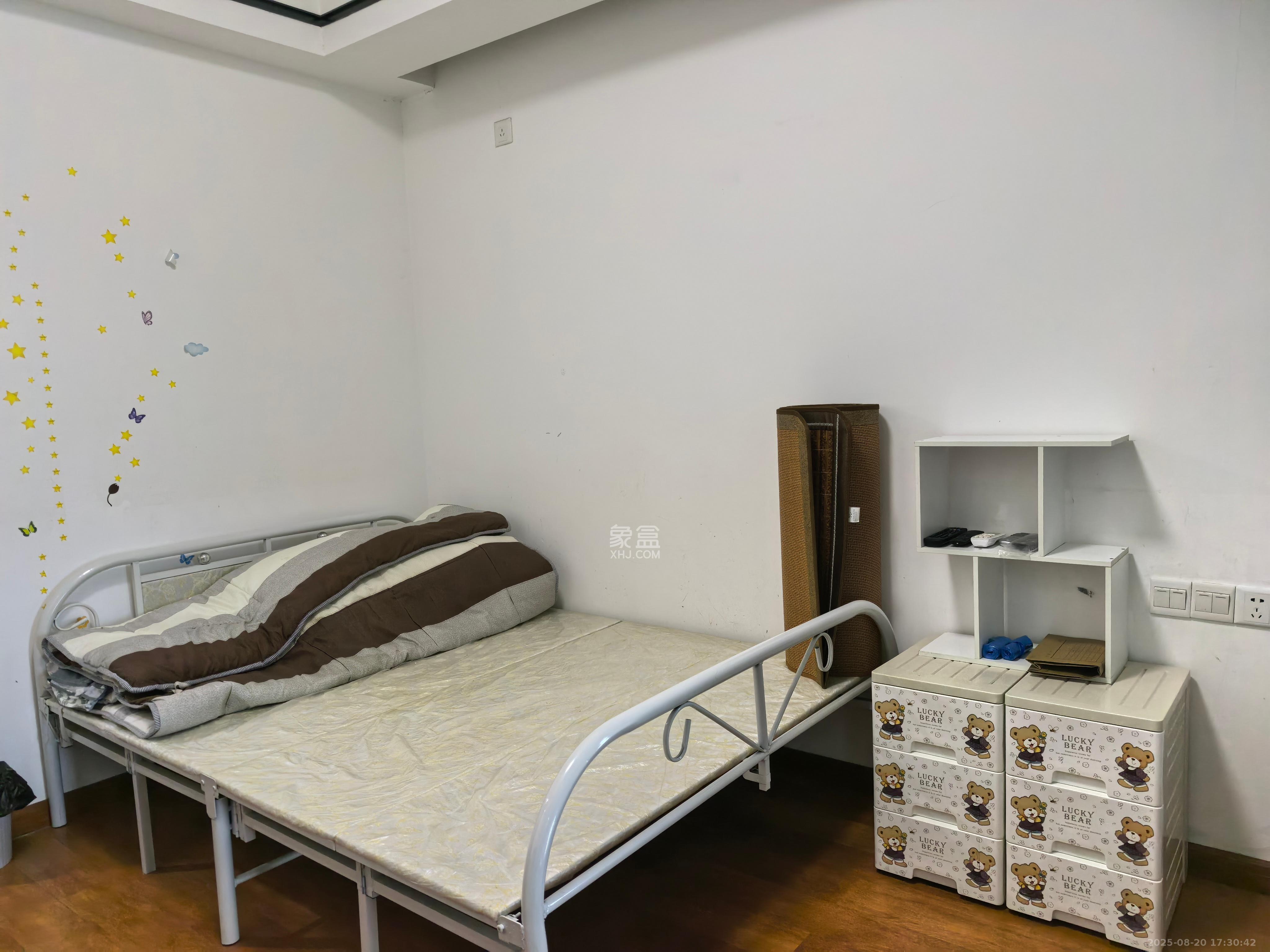 长盛上东区 1室1厅1卫 1500.0元/月 长盛上东区 1室1厅1卫 1500.0元/月室内图