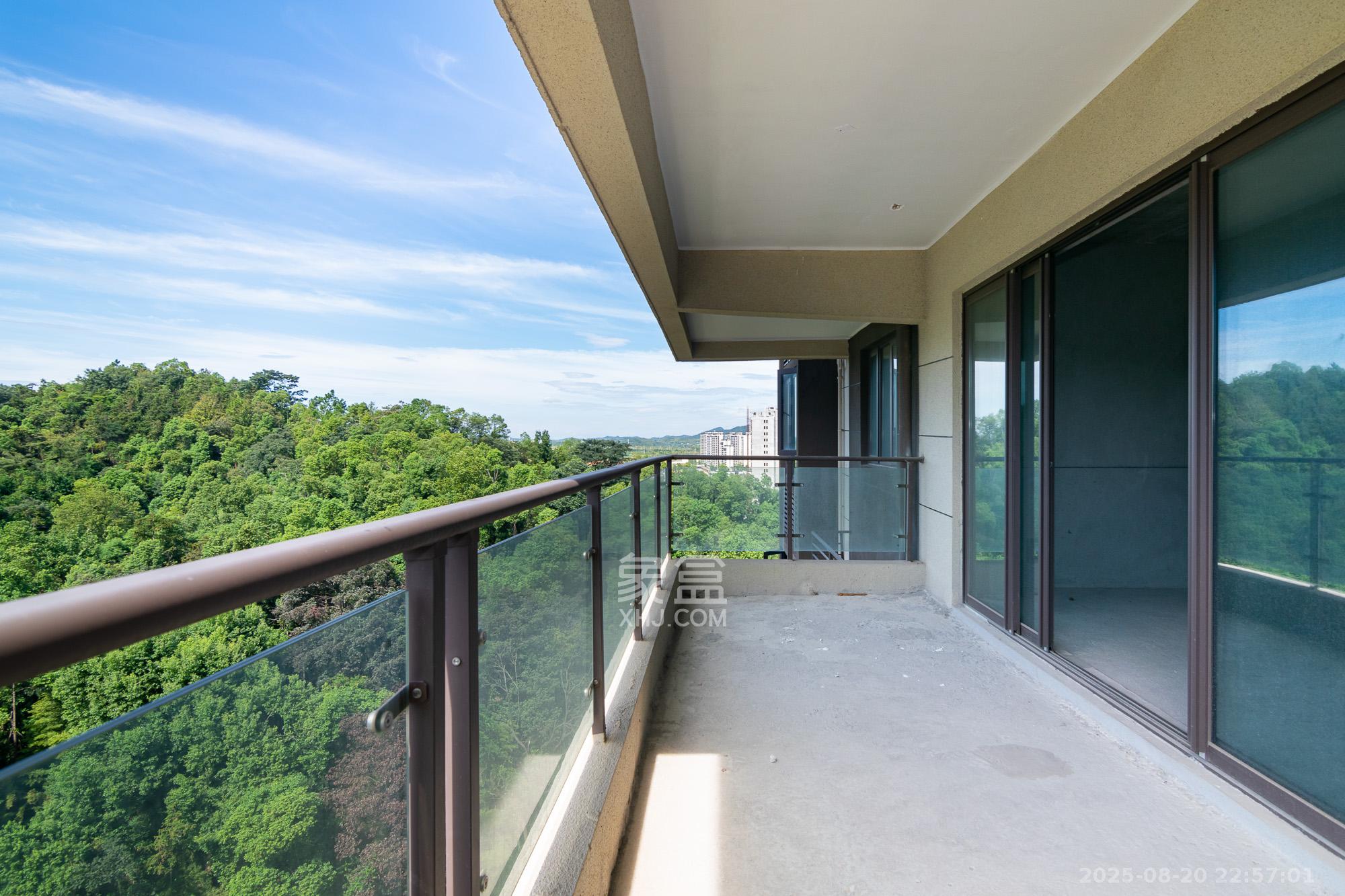 碧桂园御园  4室2厅2卫    166.0万 碧桂园御园  4室2厅2卫    166.0万阳台