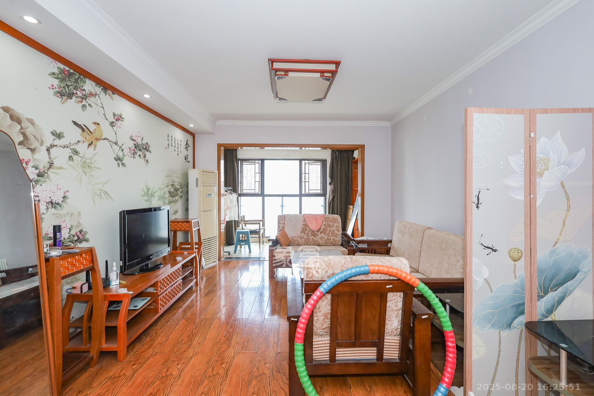 南山雍江汇(滨江国际新城) 3室2厅1卫 130.0万 南山雍江汇(滨江国际新城) 3室2厅1卫 130.0万客厅