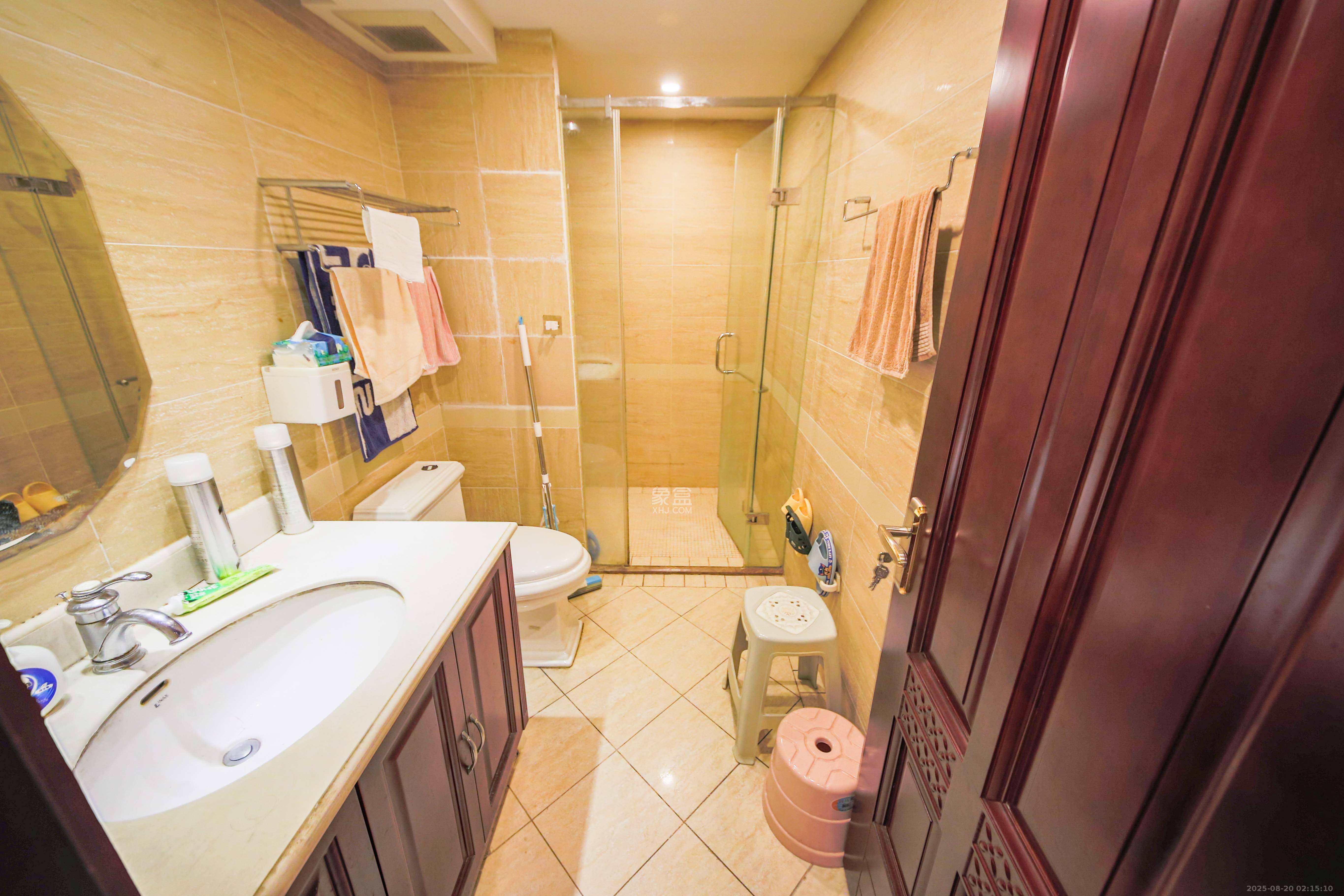 奥林匹克花园  4室2厅3卫    248.0万卫生间