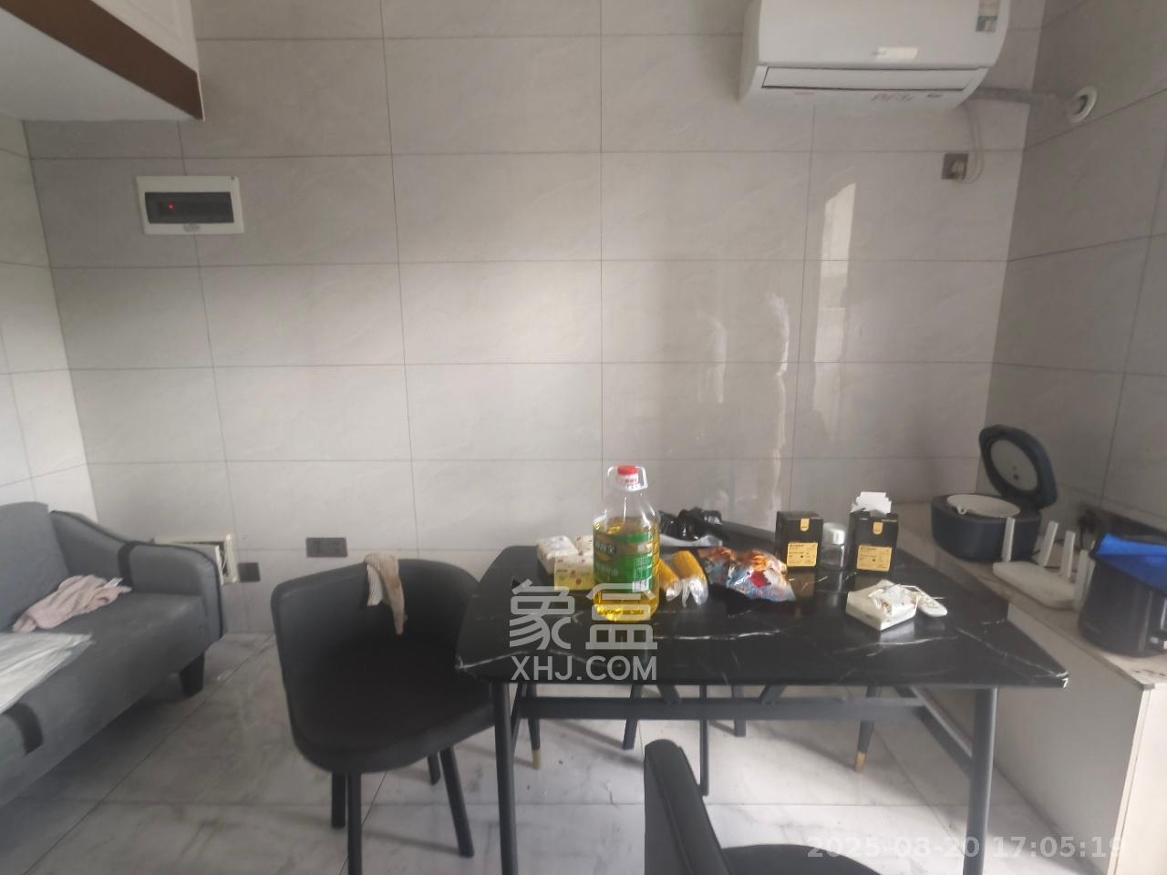 裕天国际商汇中心 1室1厅1卫 1500.0元/月 裕天国际商汇中心 1室1厅1卫 1500.0元/月室内图